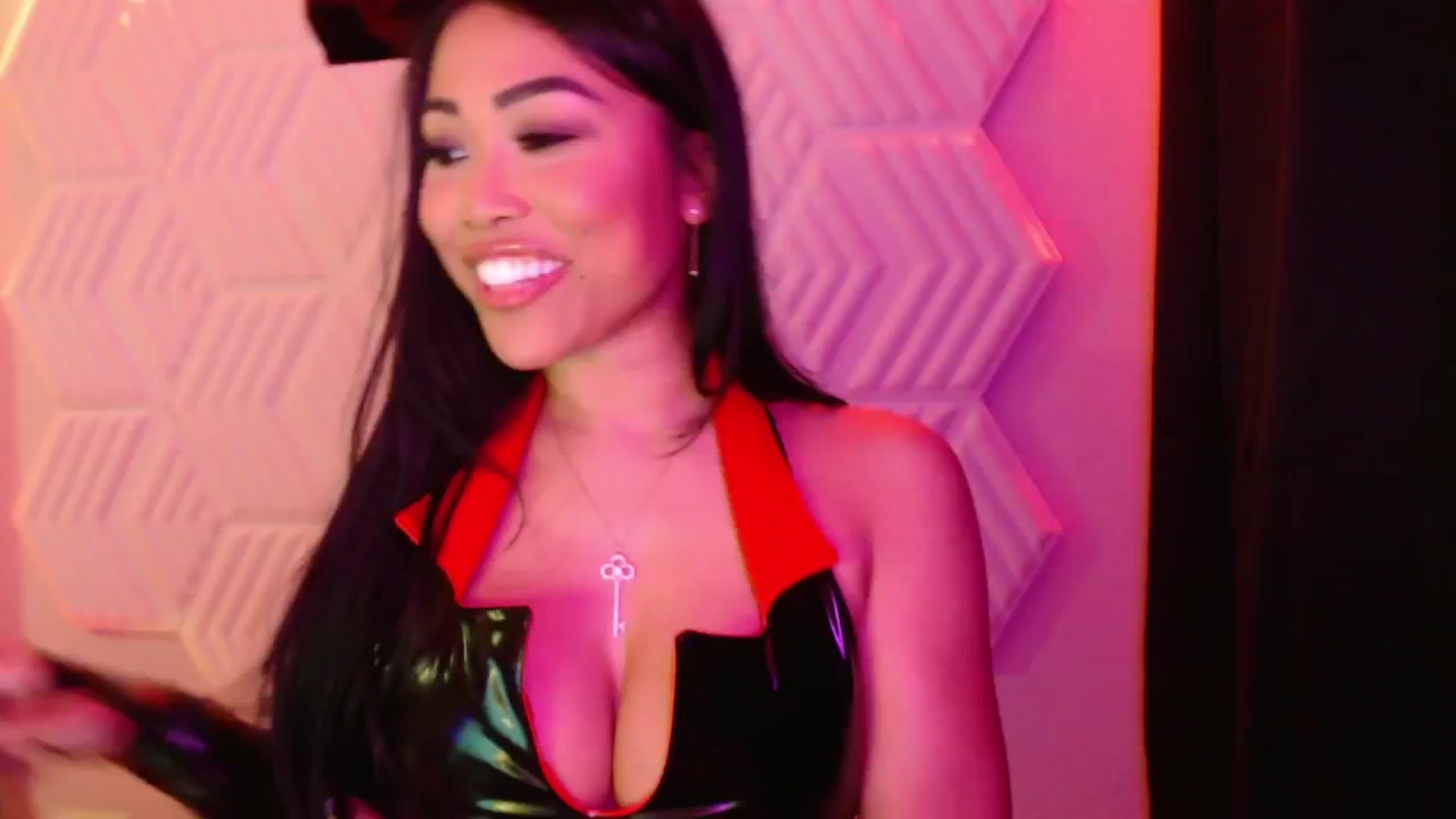 Gallery image thumbnail from SinCityVEE's myfreecams stream on, 09/21/2024, 08:45 image 16 of 20