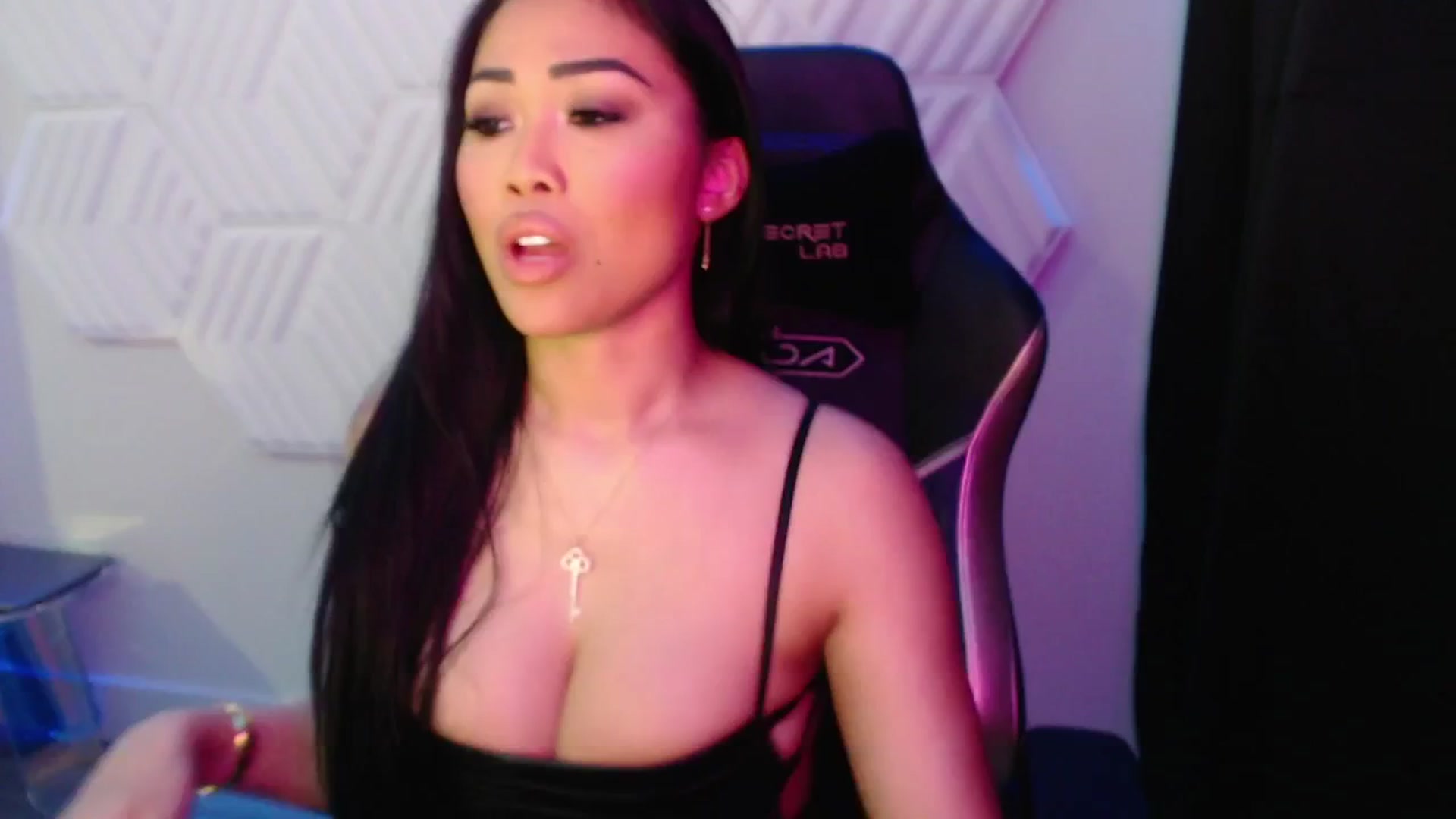 Gallery image thumbnail from SinCityVEE's myfreecams stream on, 09/21/2024, 08:45 image 2 of 20