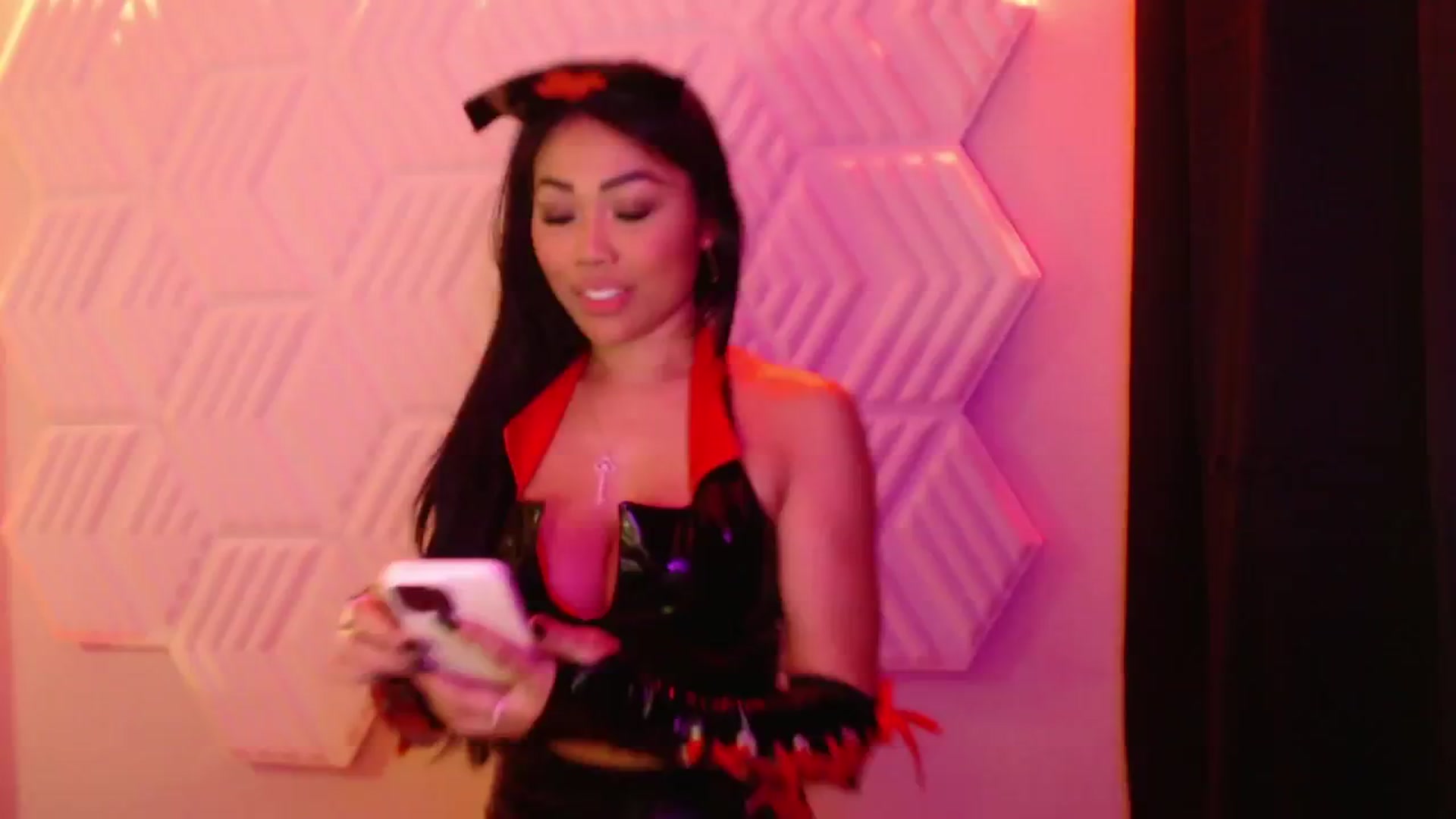 Gallery image thumbnail from SinCityVEE's myfreecams stream on, 09/21/2024, 08:45 image 19 of 20