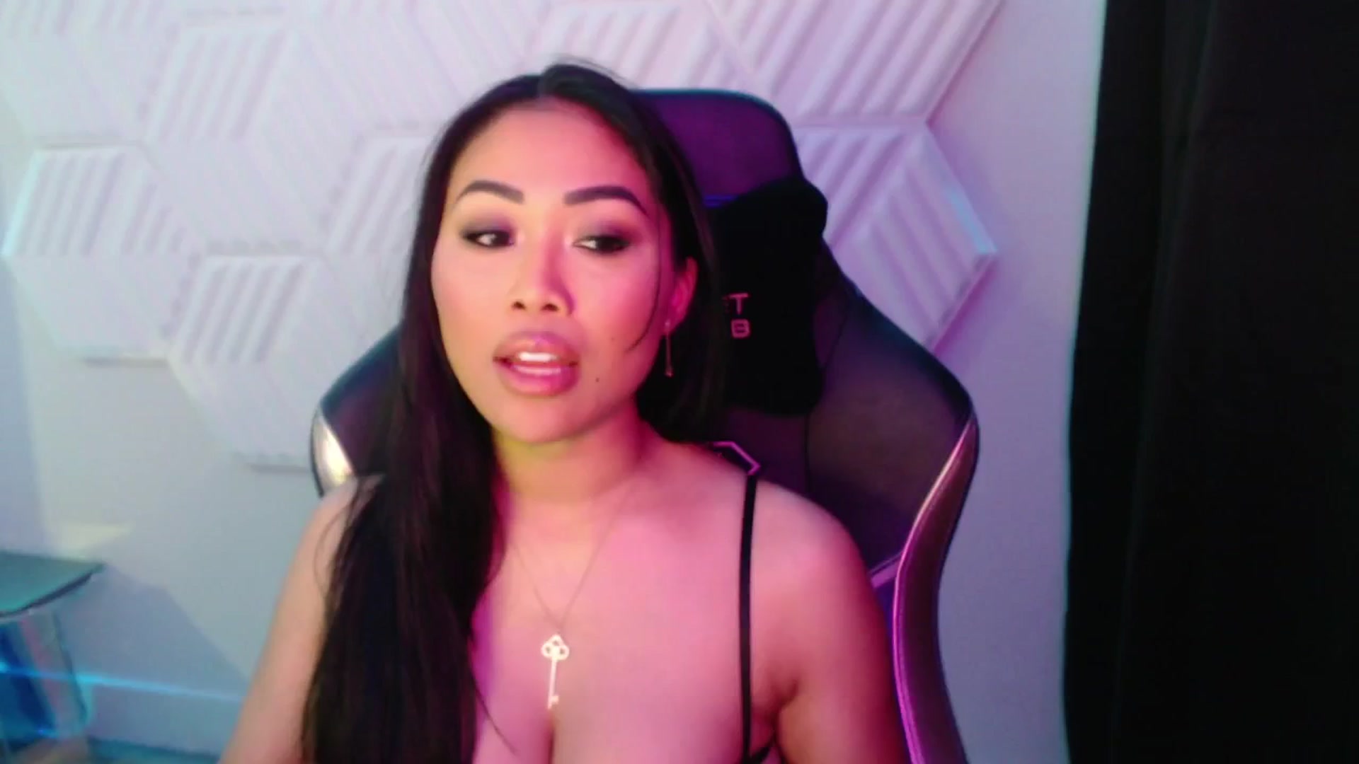 Gallery image thumbnail from SinCityVEE's myfreecams stream on, 09/21/2024, 08:45 image 1 of 20