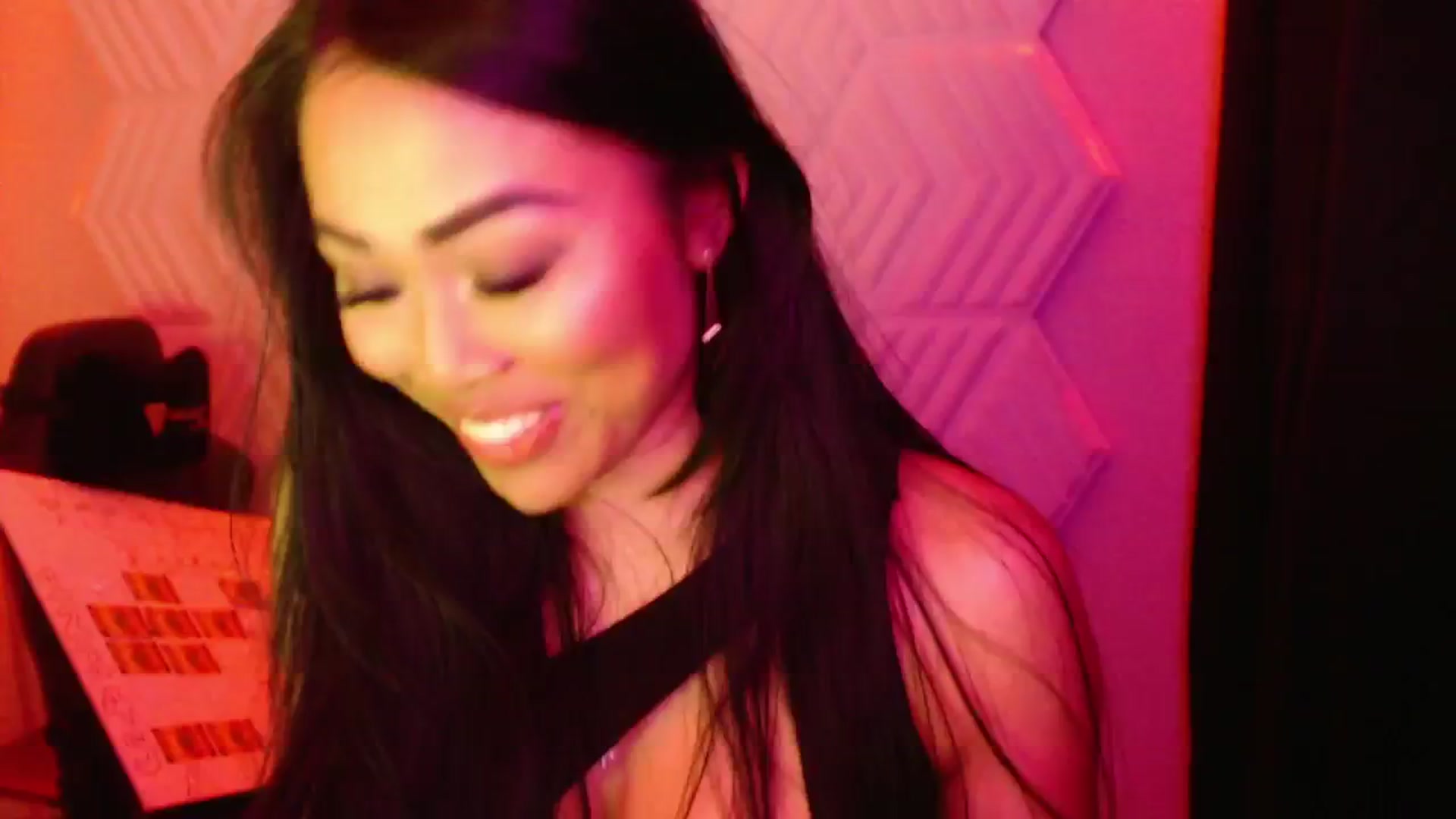 Gallery image thumbnail from SinCityVEE's myfreecams stream on, 09/22/2024, 07:15 image 13 of 20
