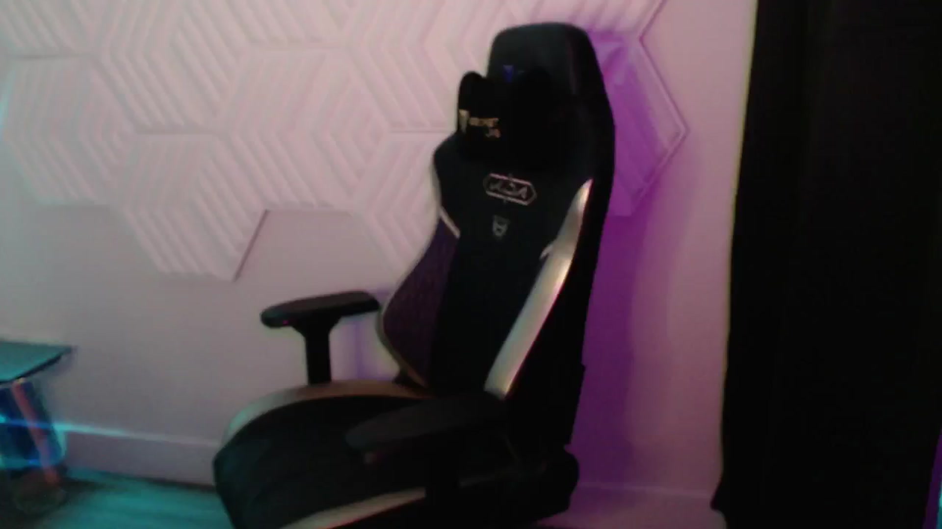 Gallery image thumbnail from SinCityVEE's myfreecams stream on, 09/22/2024, 08:25 image 14 of 20