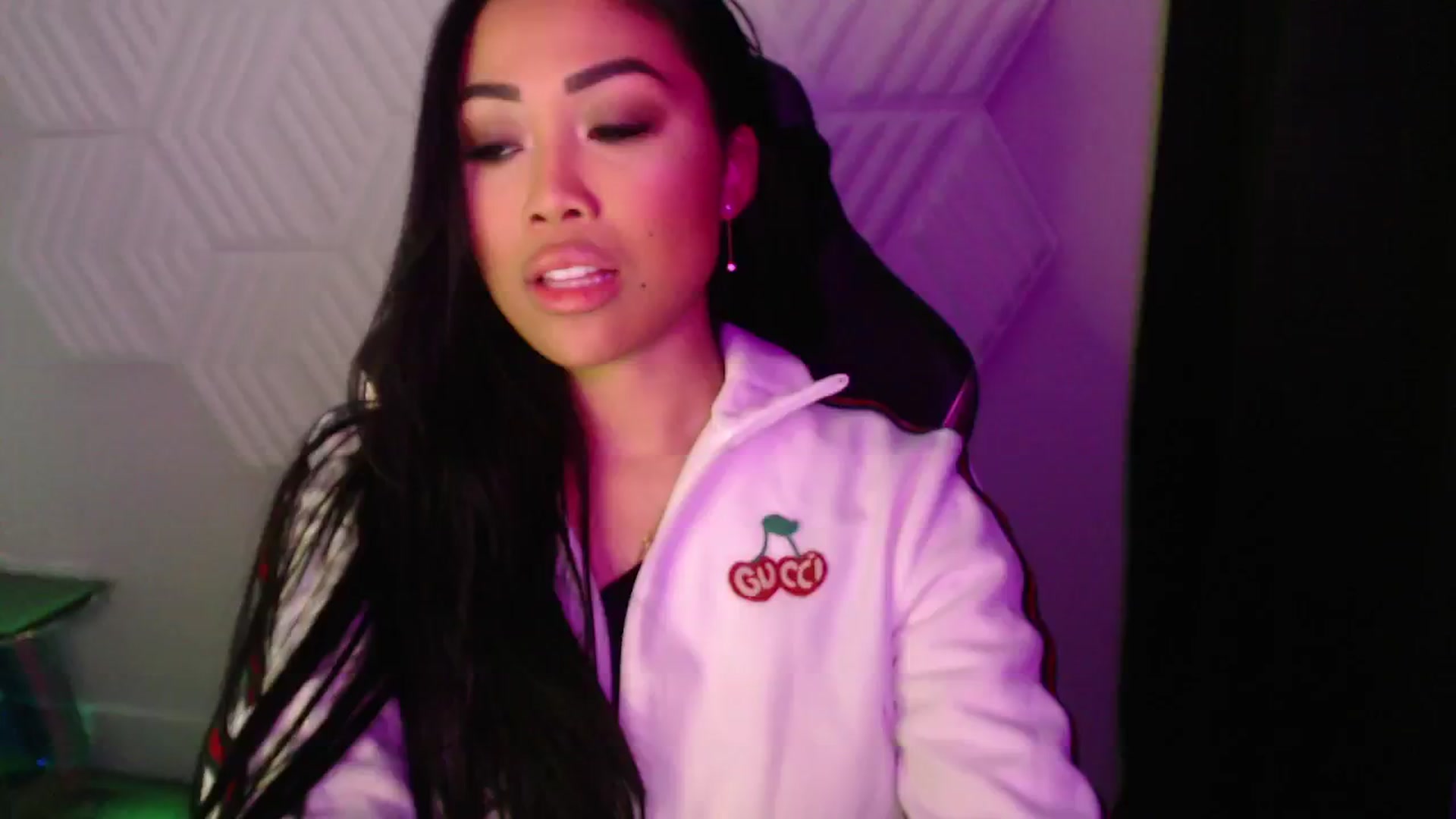 Gallery image thumbnail from SinCityVEE's myfreecams stream on, 09/22/2024, 08:25 image 16 of 20