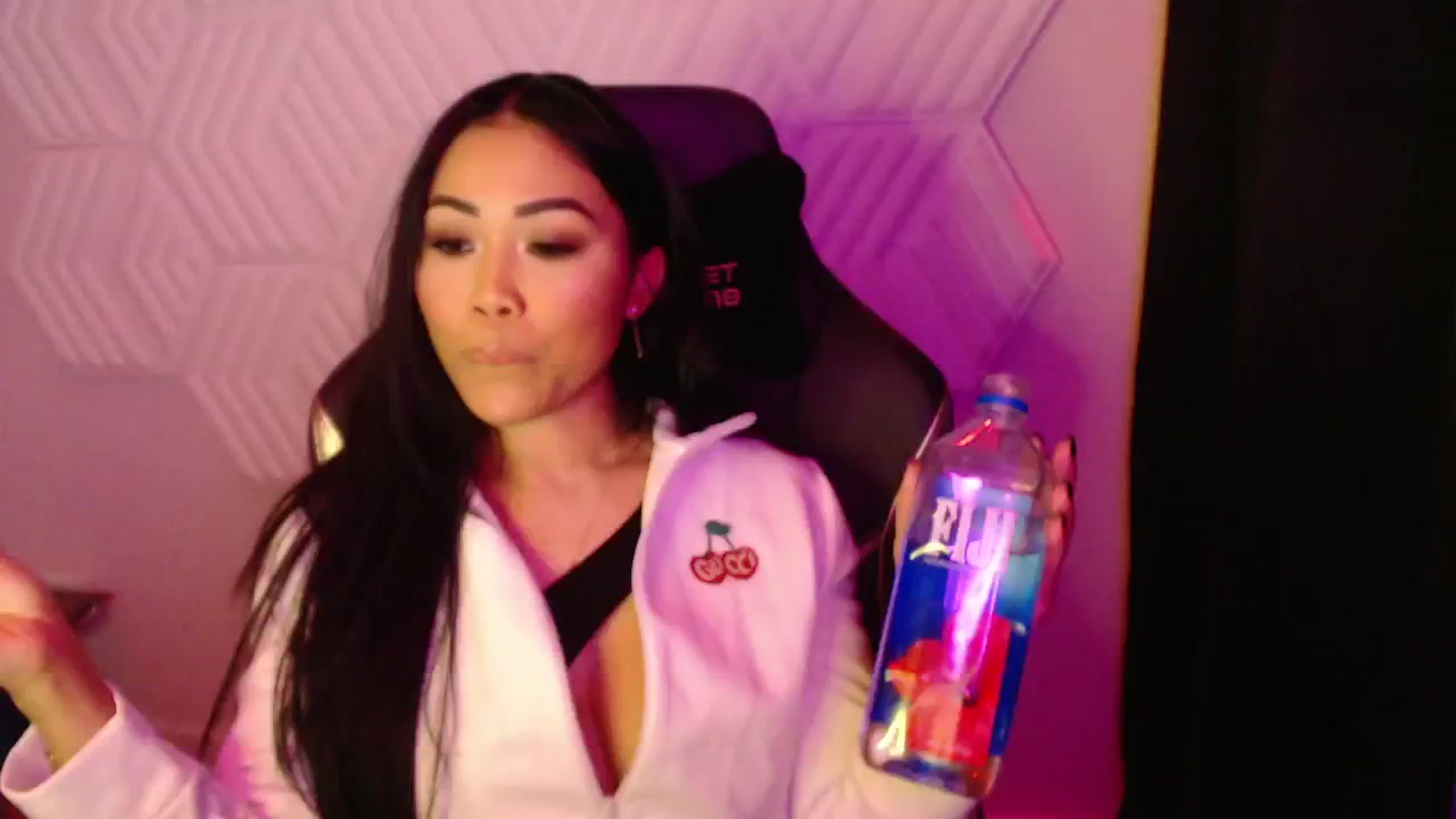Gallery image thumbnail from SinCityVEE's myfreecams stream on, 09/22/2024, 08:25 image 19 of 20
