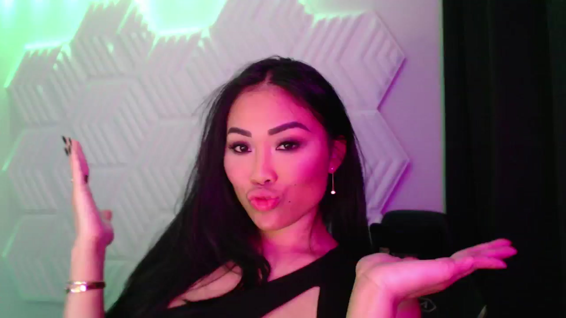 Gallery image thumbnail from SinCityVEE's myfreecams stream on, 09/22/2024, 08:25 image 2 of 20