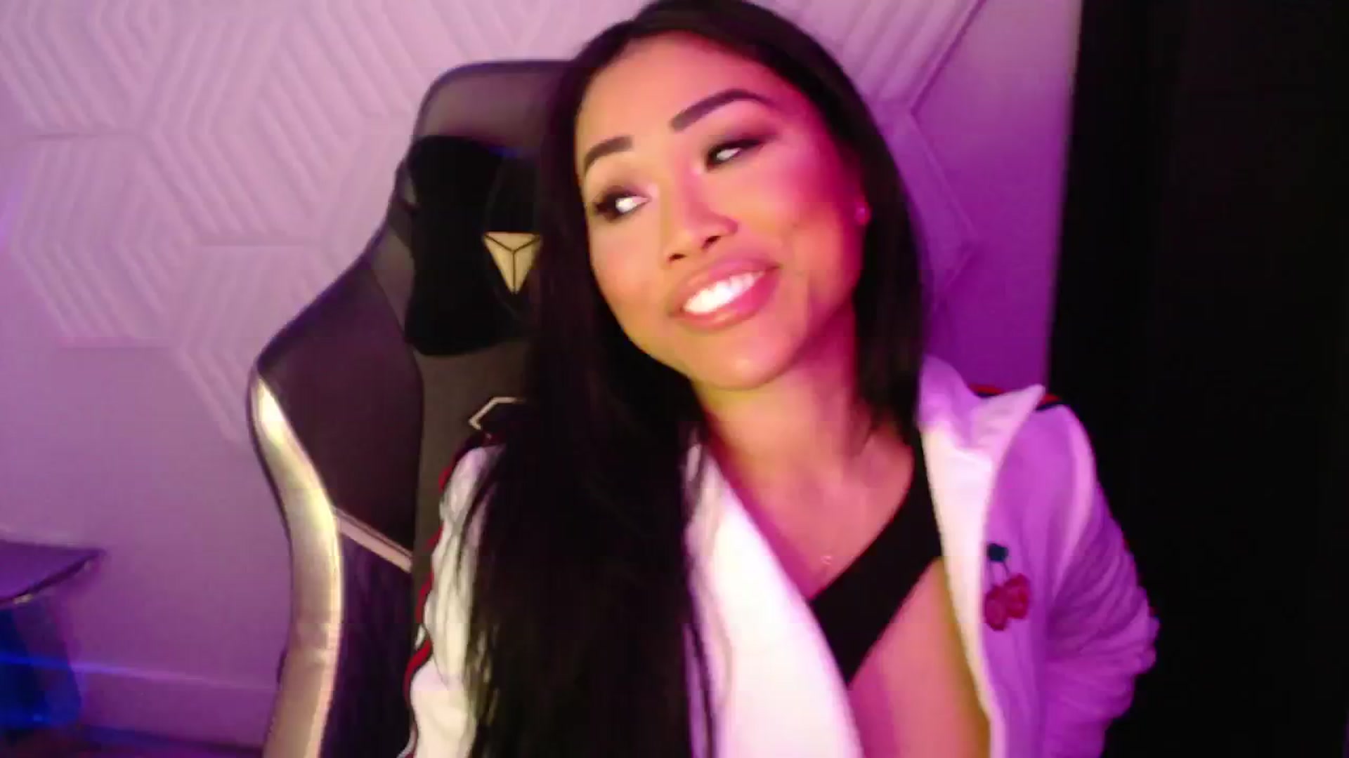 Gallery image thumbnail from SinCityVEE's myfreecams stream on, 09/22/2024, 08:25 image 20 of 20