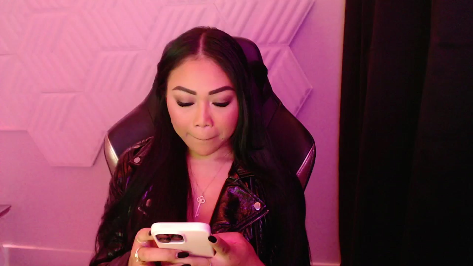 Gallery image thumbnail from SinCityVEE's myfreecams stream on, 09/28/2024, 06:01 image 10 of 20