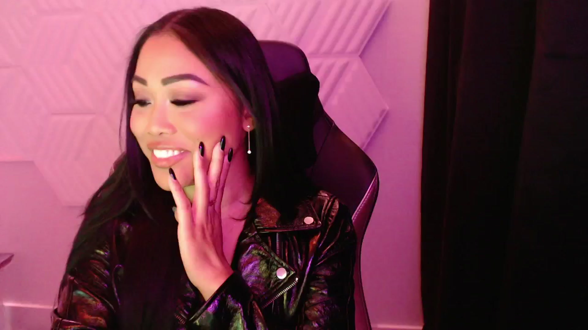 Gallery image thumbnail from SinCityVEE's myfreecams stream on, 09/28/2024, 06:01 image 8 of 20