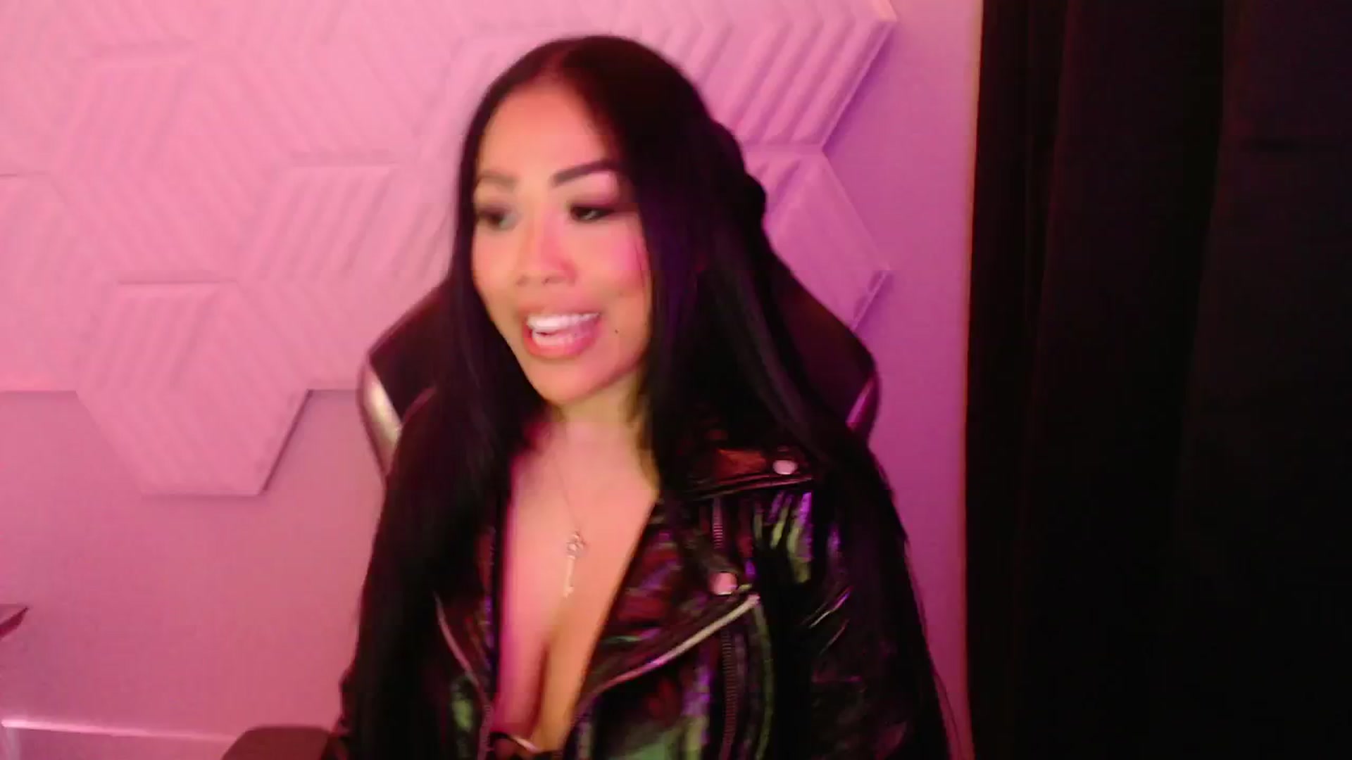 Gallery image thumbnail from SinCityVEE's myfreecams stream on, 09/28/2024, 06:01 image 5 of 20