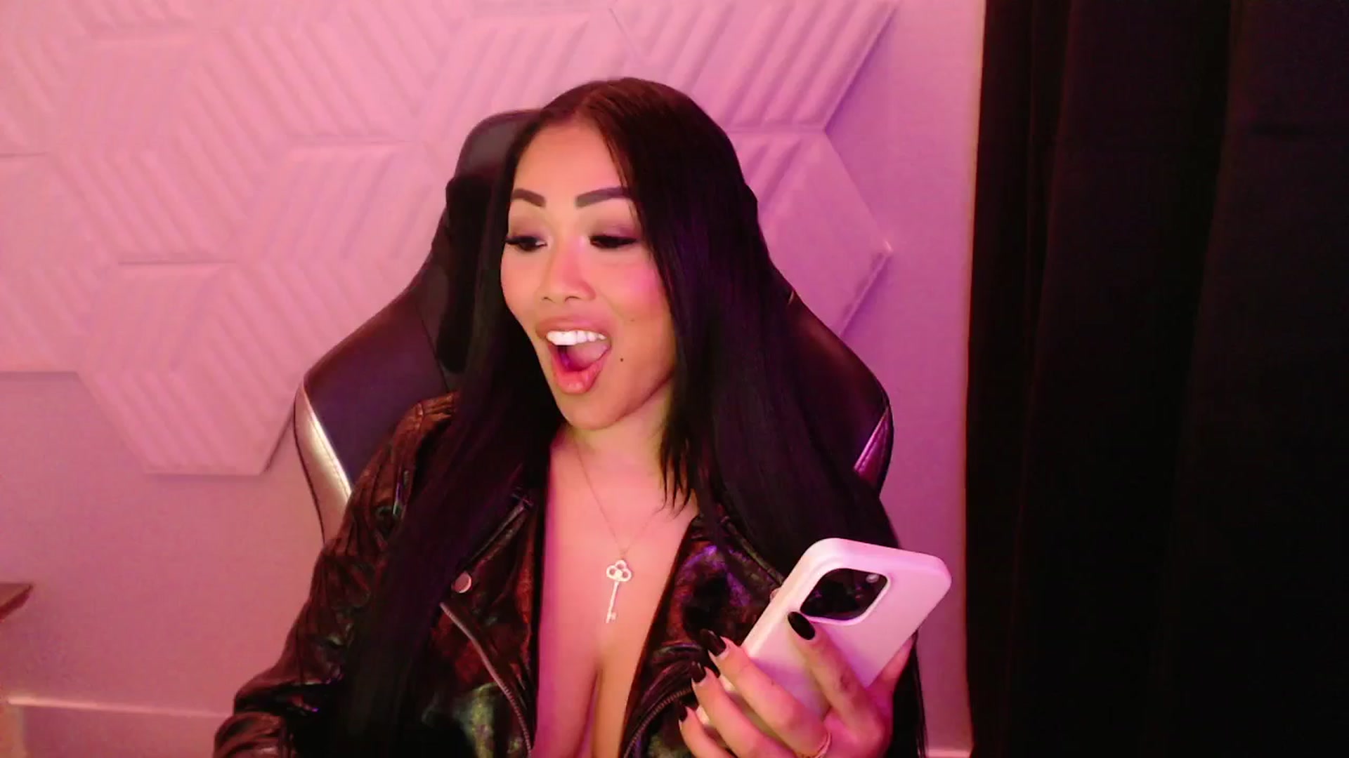 Gallery image thumbnail from SinCityVEE's myfreecams stream on, 09/28/2024, 06:01 image 12 of 20