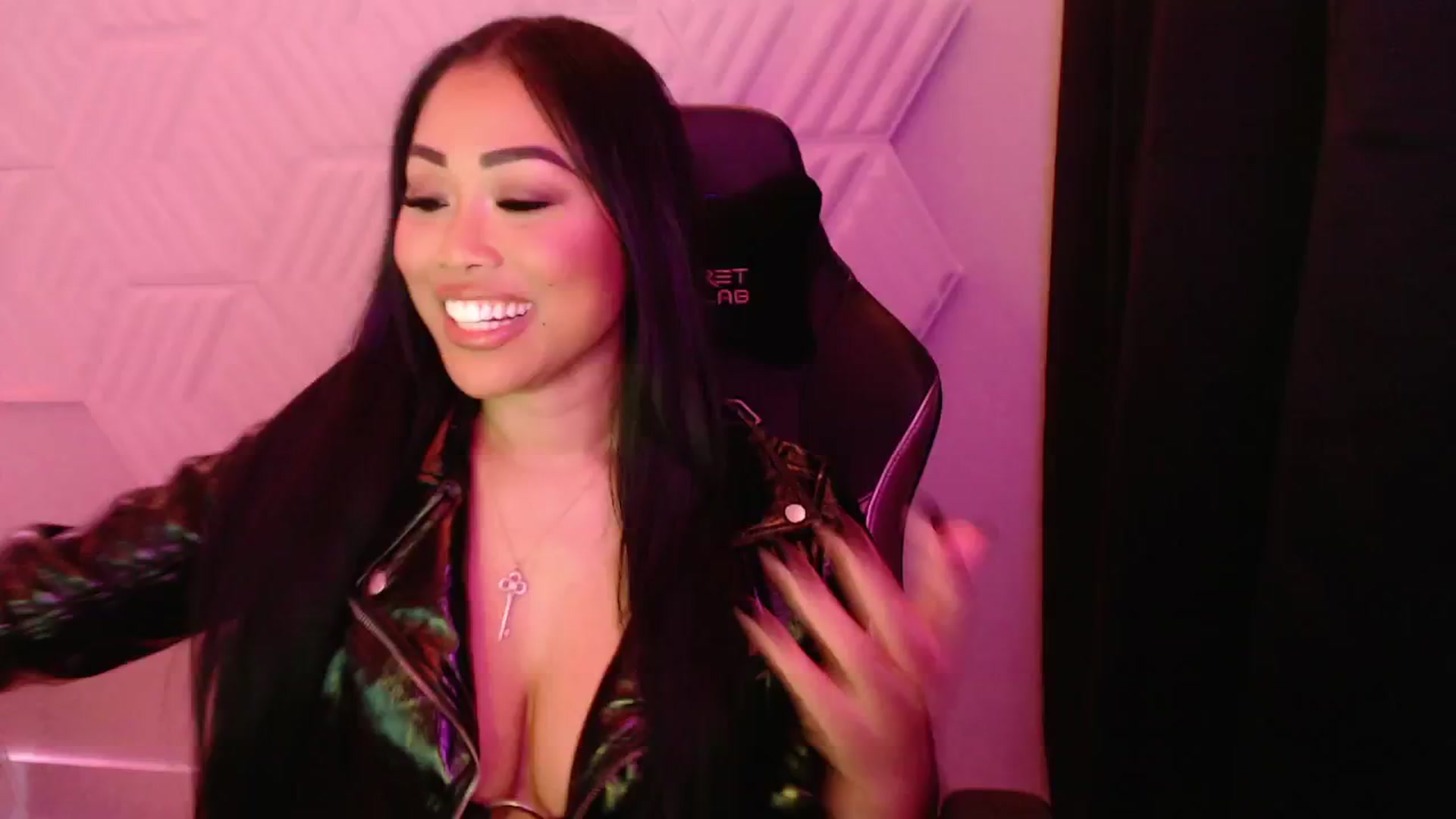 Gallery image thumbnail from SinCityVEE's myfreecams stream on, 09/28/2024, 06:01 image 16 of 20