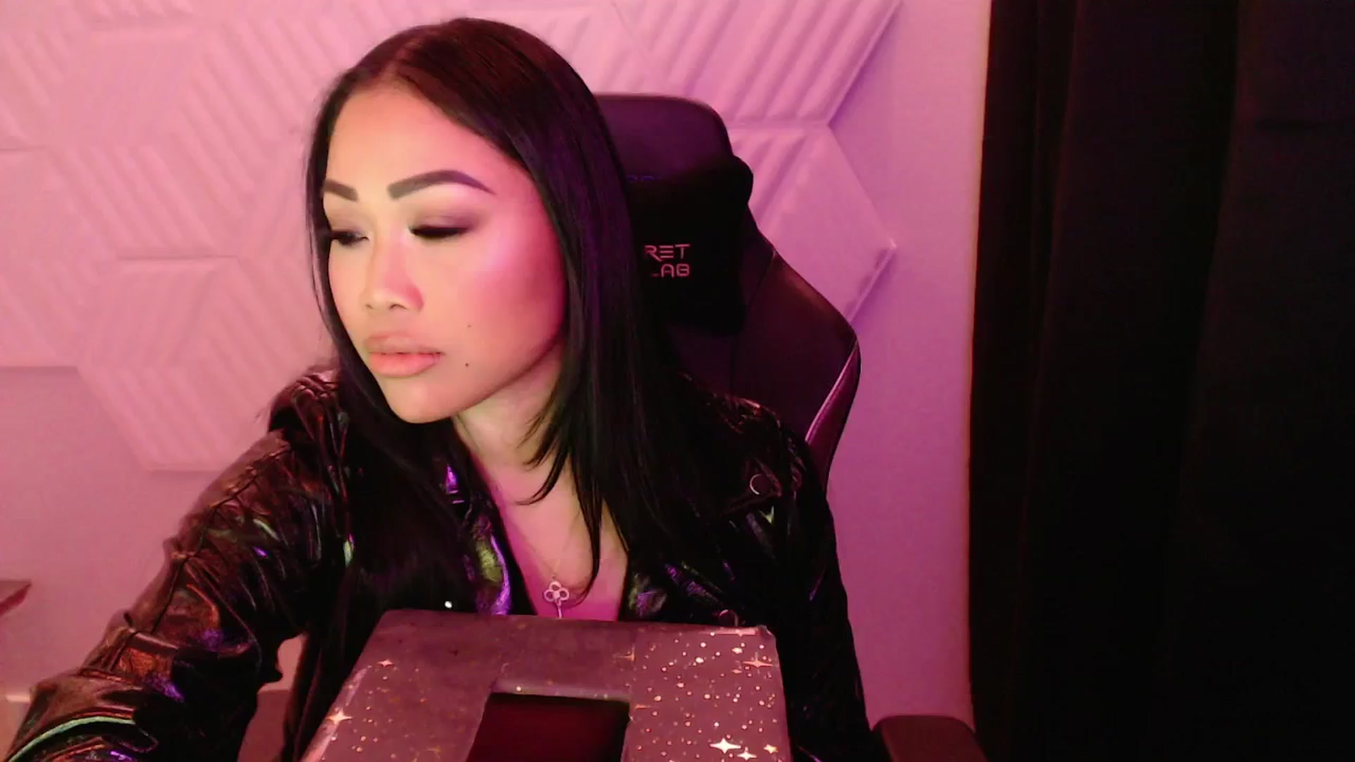 Gallery image thumbnail from SinCityVEE's myfreecams stream on, 09/28/2024, 06:01 image 15 of 20