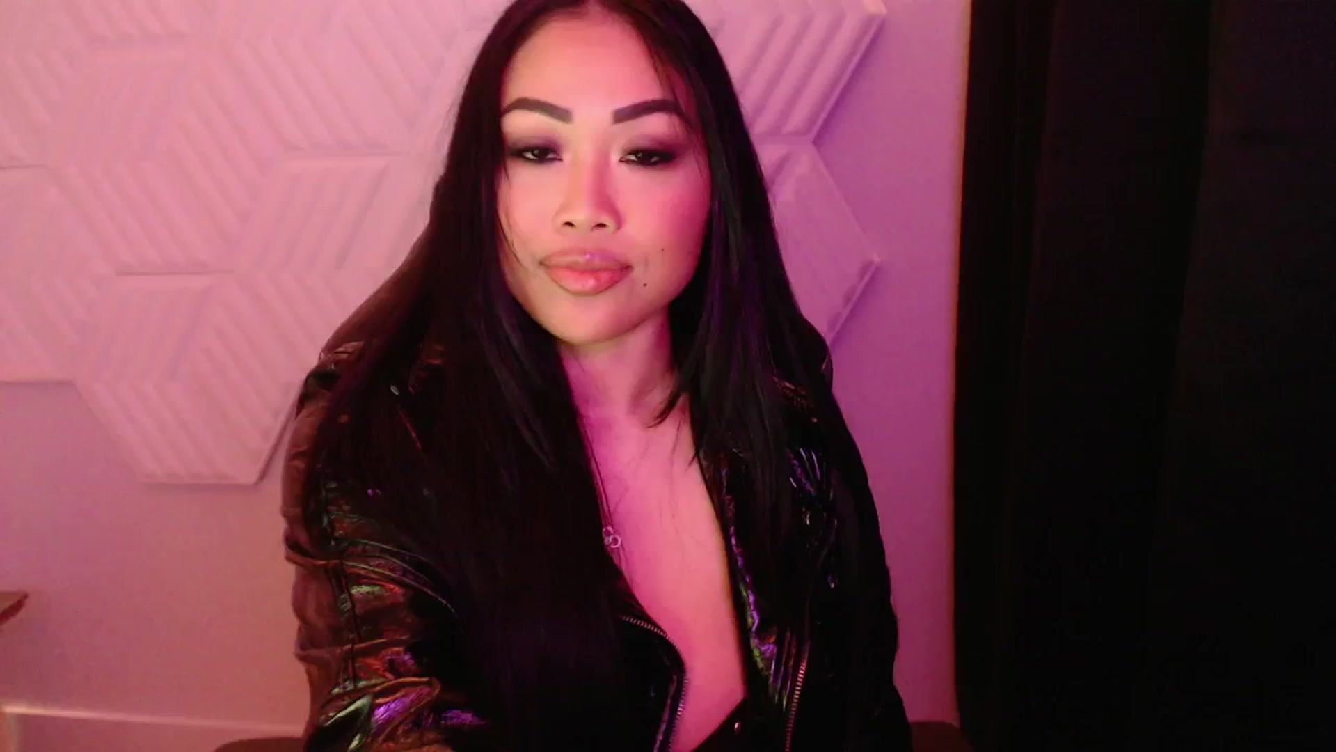Gallery image thumbnail from SinCityVEE's myfreecams stream on, 09/28/2024, 06:01 image 6 of 20