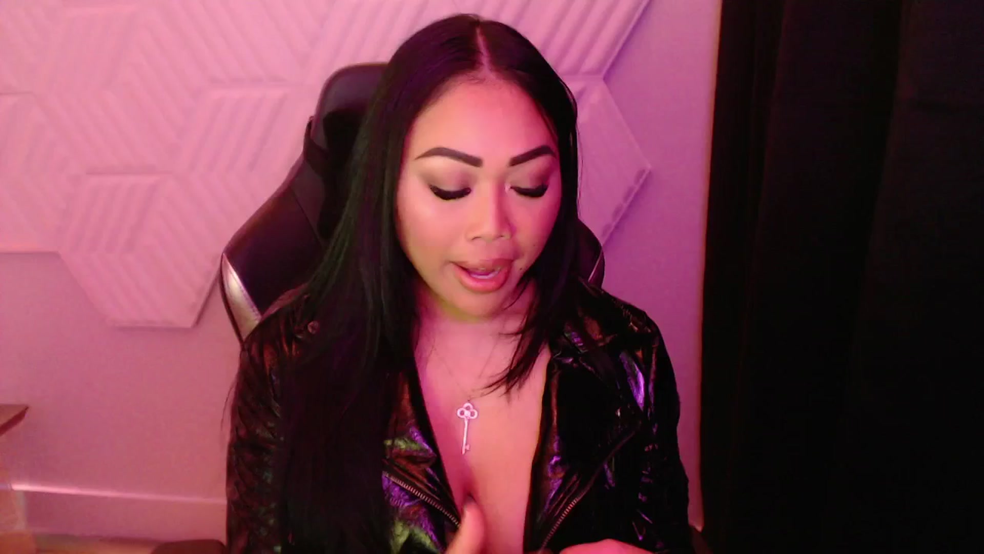 Gallery image thumbnail from SinCityVEE's myfreecams stream on, 09/28/2024, 06:01 image 18 of 20
