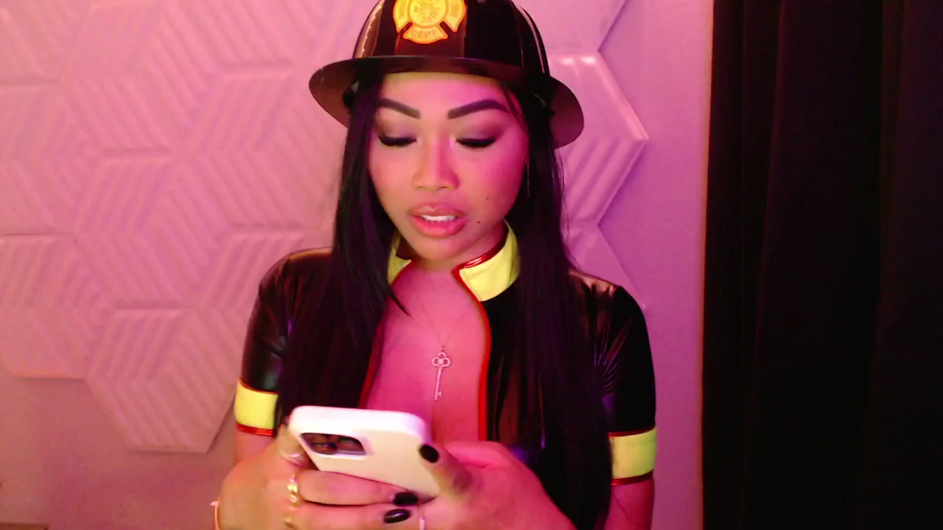 Gallery image thumbnail from SinCityVEE's myfreecams stream on, 09/28/2024, 07:33 image 20 of 20