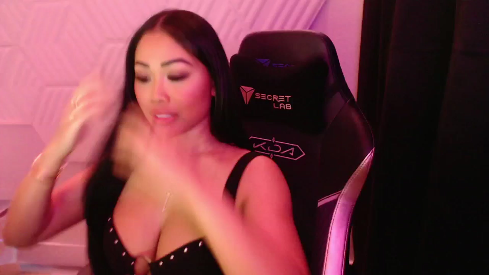 Gallery image thumbnail from SinCityVEE's myfreecams stream on, 09/28/2024, 07:33 image 1 of 20