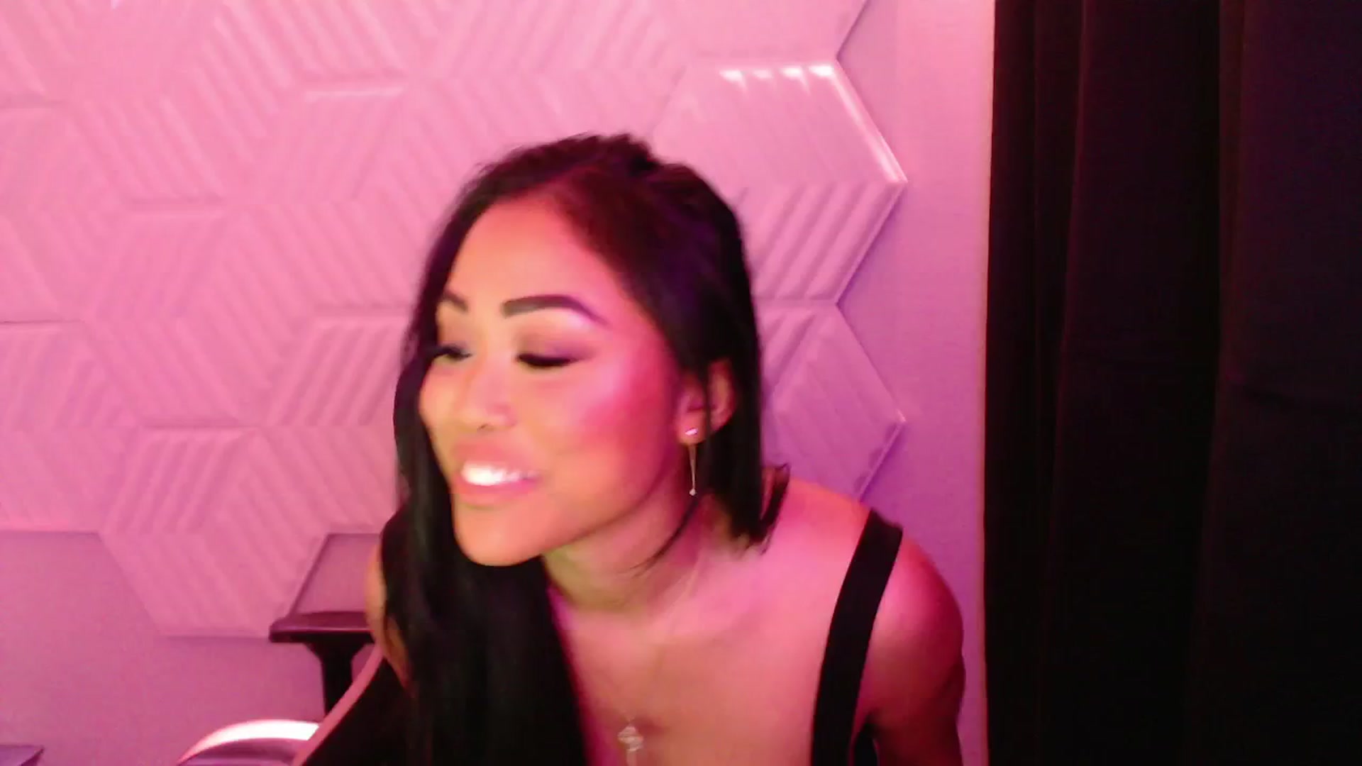 Gallery image thumbnail from SinCityVEE's myfreecams stream on, 09/28/2024, 07:33 image 8 of 20