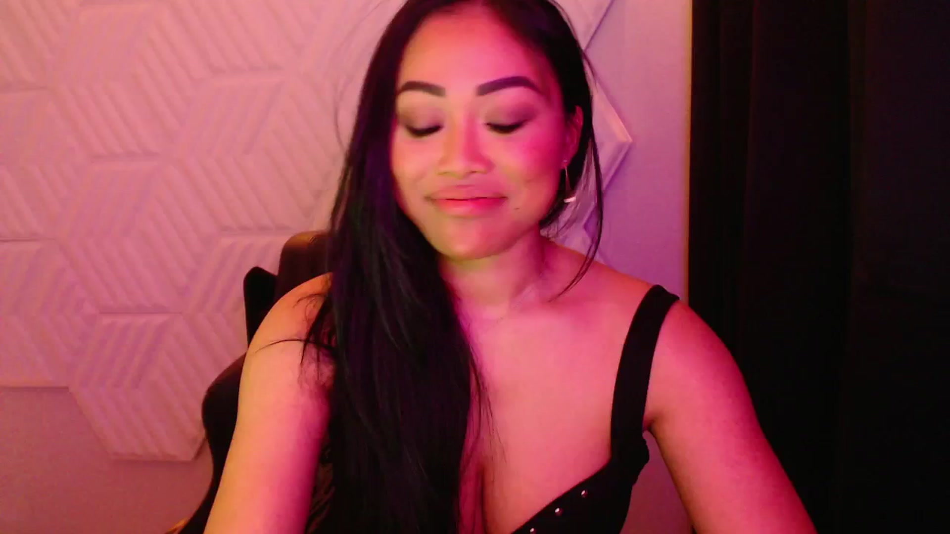 Gallery image thumbnail from SinCityVEE's myfreecams stream on, 09/28/2024, 07:33 image 9 of 20