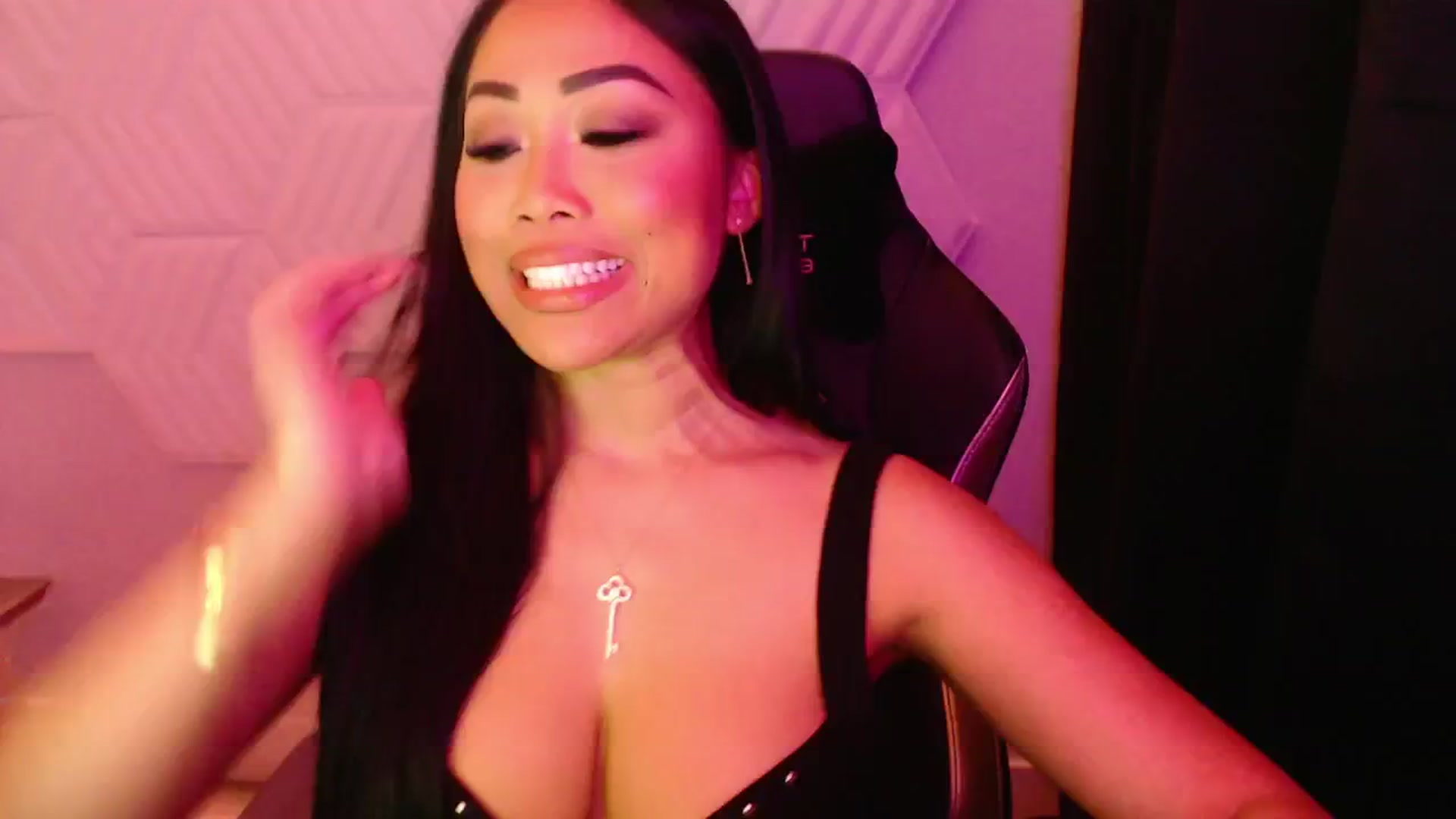 Gallery image thumbnail from SinCityVEE's myfreecams stream on, 09/28/2024, 07:33 image 2 of 20