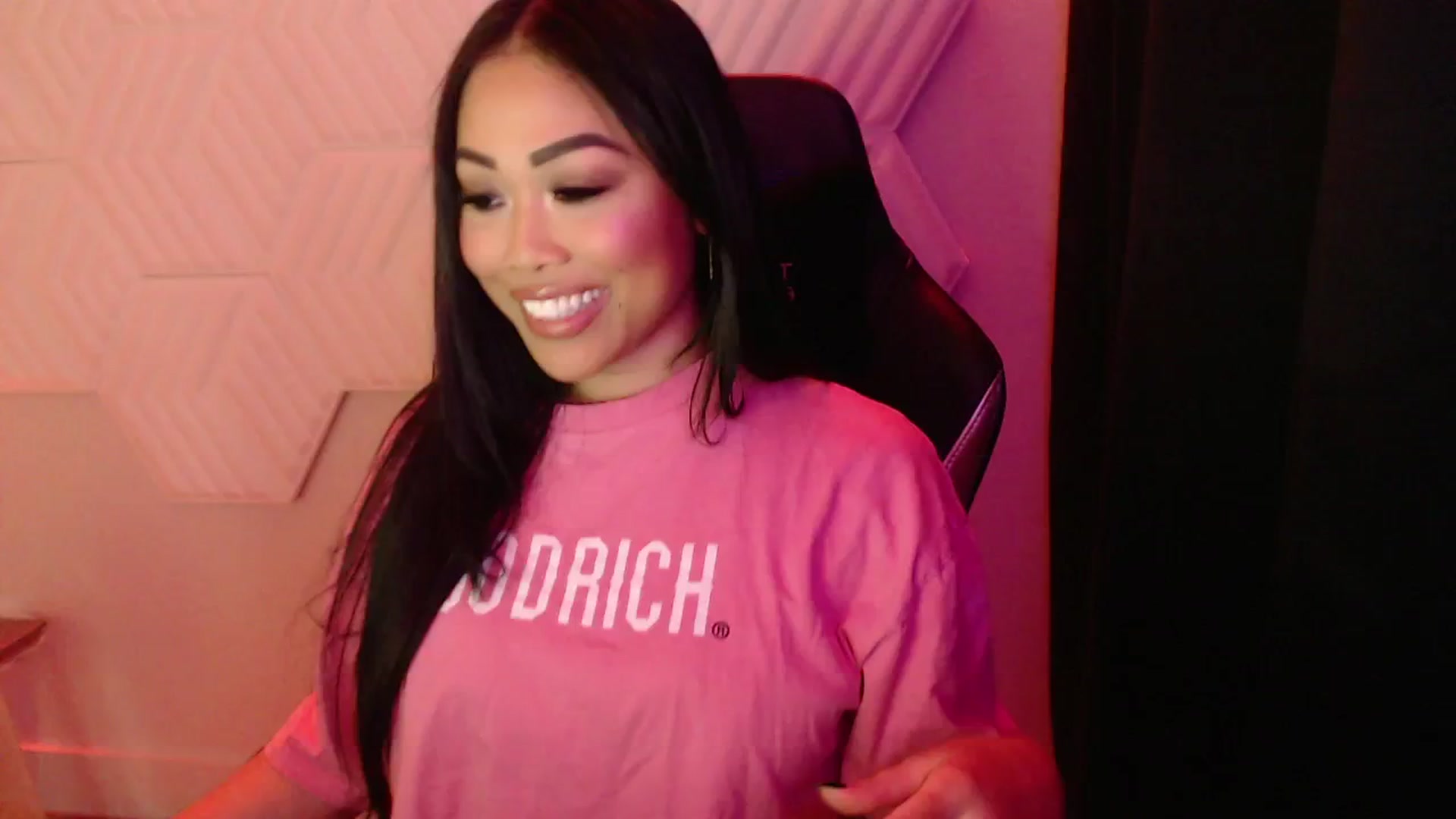 Gallery image thumbnail from SinCityVEE's myfreecams stream on, 09/29/2024, 06:45 image 5 of 20