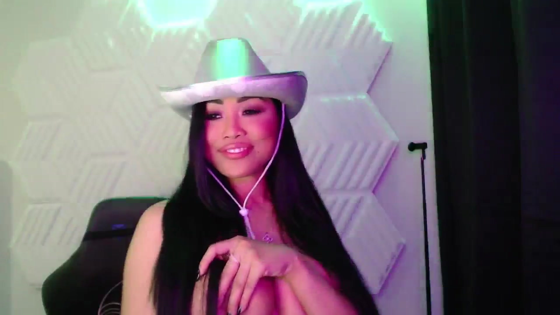 Gallery image thumbnail from SinCityVEE's myfreecams stream on, 10/01/2024, 07:20 image 16 of 20