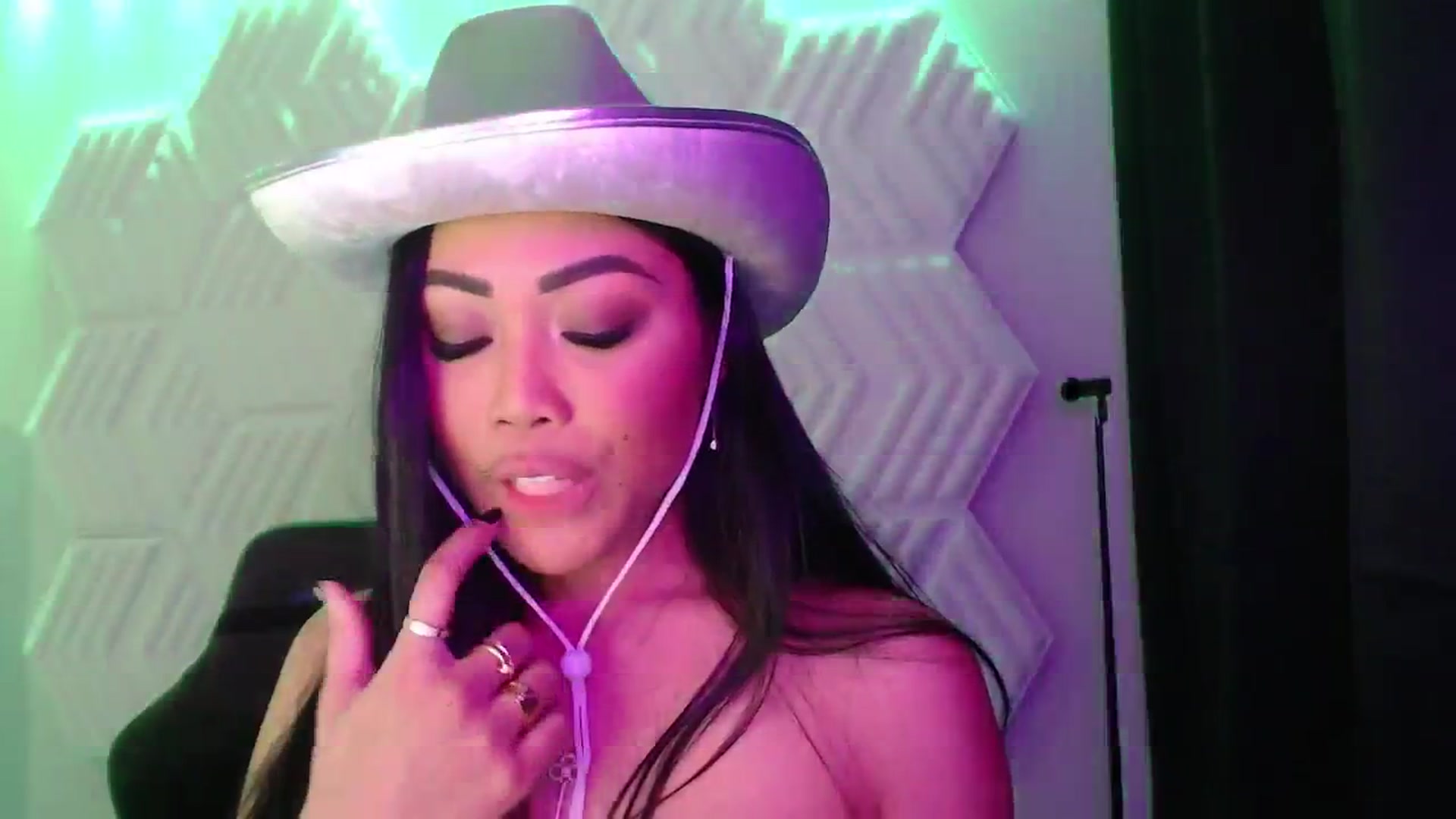 Gallery image thumbnail from SinCityVEE's myfreecams stream on, 10/01/2024, 07:20 image 15 of 20