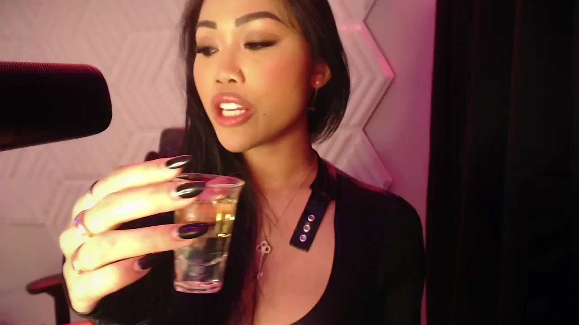 Gallery image thumbnail from SinCityVEE's myfreecams stream on, 10/26/2024, 08:35 image 17 of 20