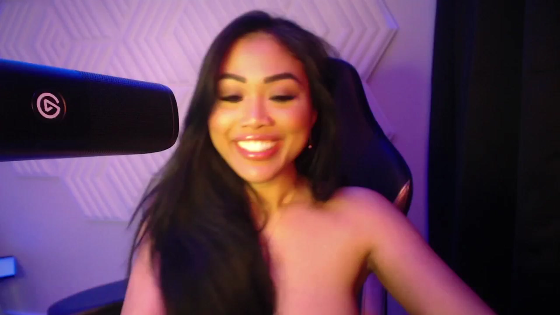 Gallery image thumbnail from SinCityVEE's myfreecams stream on, 10/27/2024, 13:50 image 4 of 20