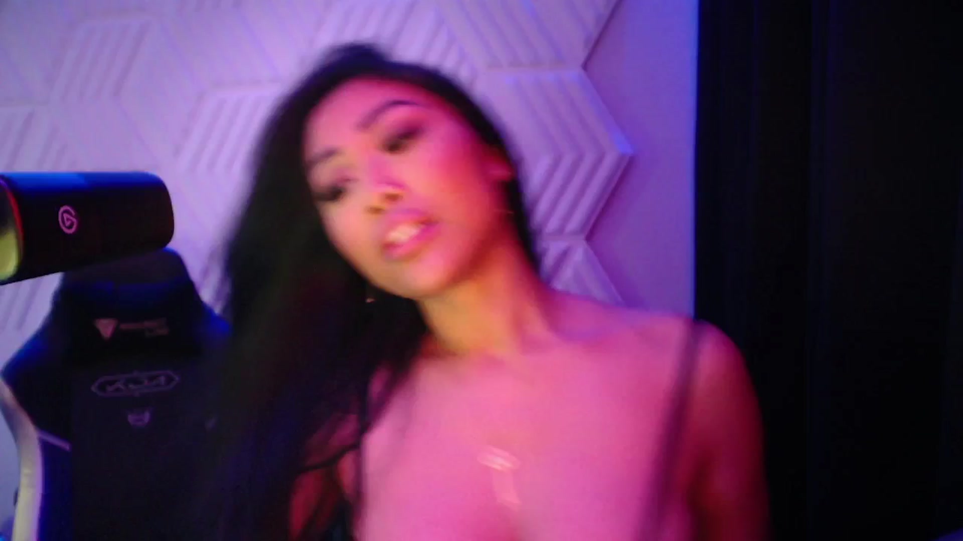 Gallery image thumbnail from SinCityVEE's myfreecams stream on, 11/03/2024, 13:37 image 11 of 20
