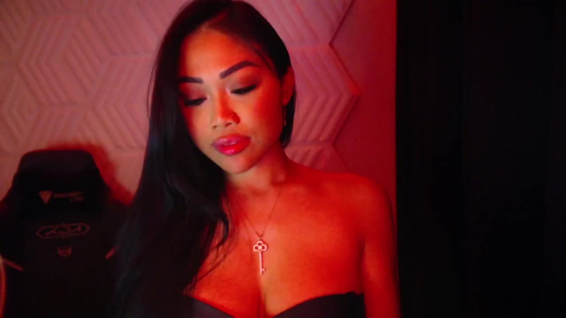 Gallery image thumbnail from SinCityVEE's myfreecams stream on, 11/03/2024, 13:37 image 16 of 20