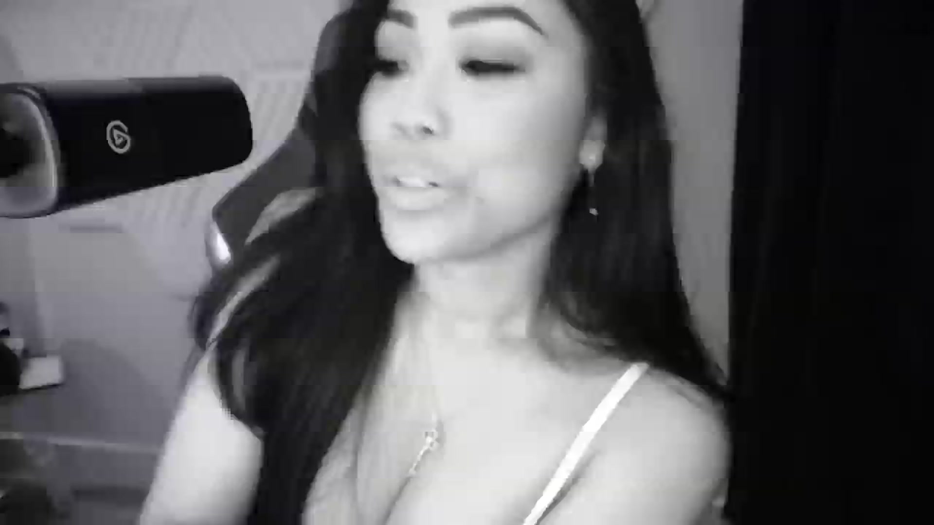 Gallery image thumbnail from SinCityVEE's myfreecams stream on, 11/04/2024, 11:49 image 19 of 20