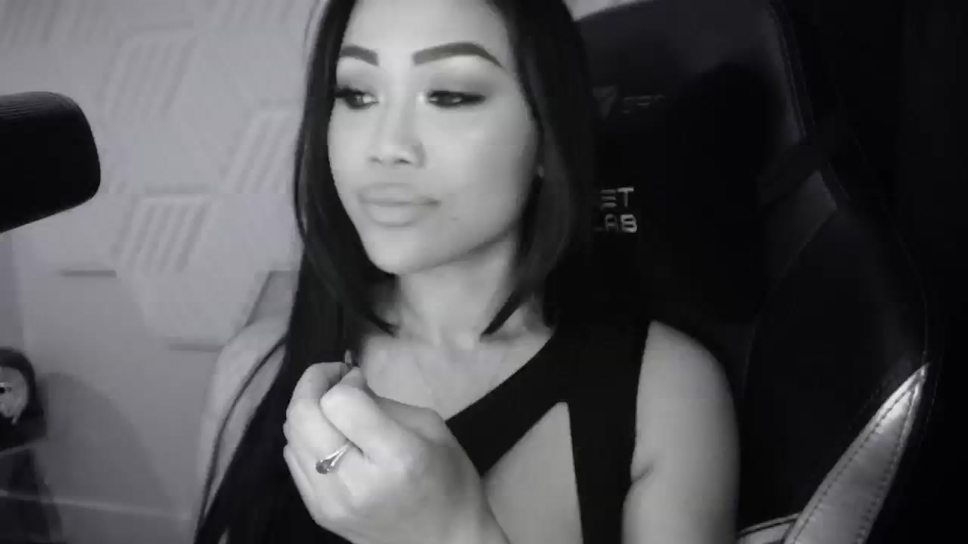 Gallery image thumbnail from SinCityVEE's myfreecams stream on, 11/08/2024, 11:26 image 3 of 20