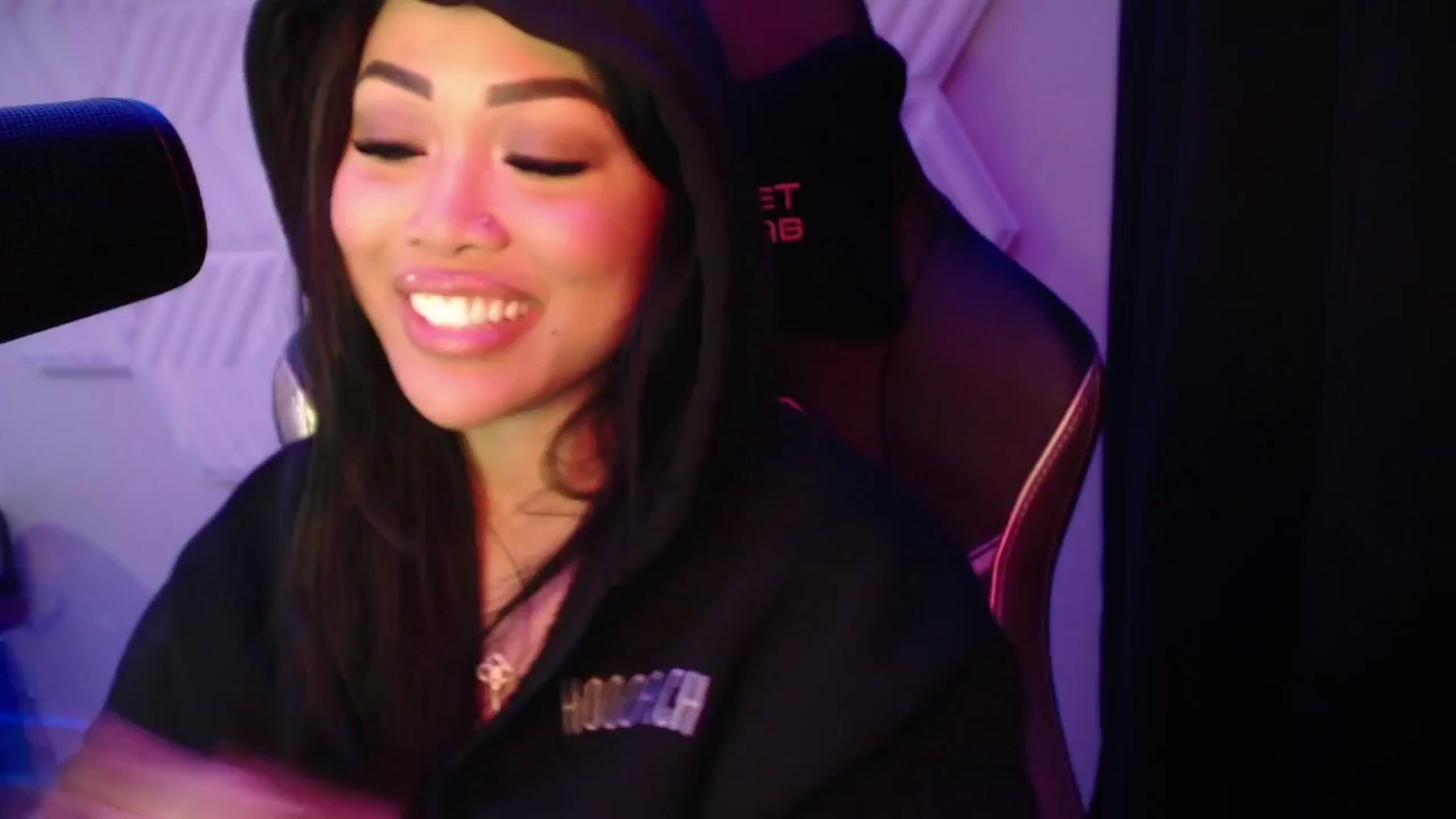 Gallery image thumbnail from SinCityVEE's myfreecams stream on, 11/09/2024, 10:03 image 8 of 20