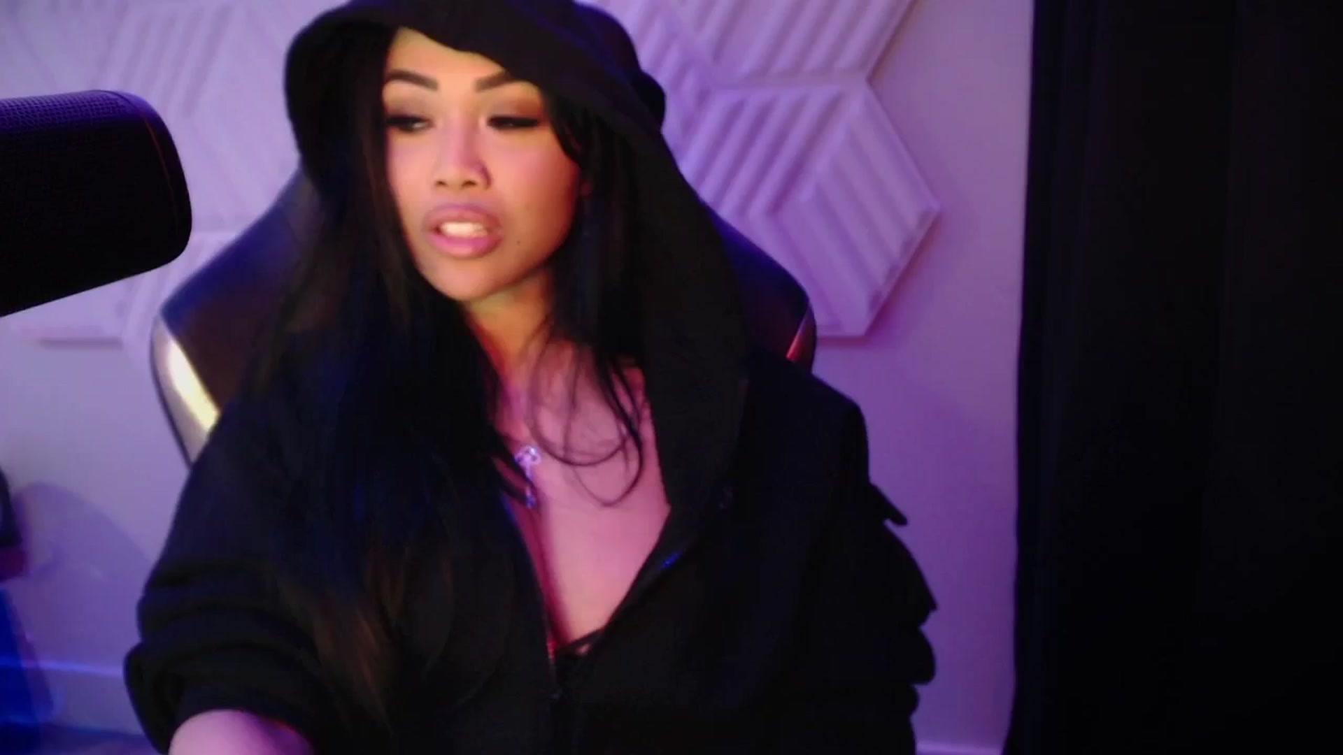 Gallery image thumbnail from SinCityVEE's myfreecams stream on, 11/09/2024, 10:03 image 9 of 20