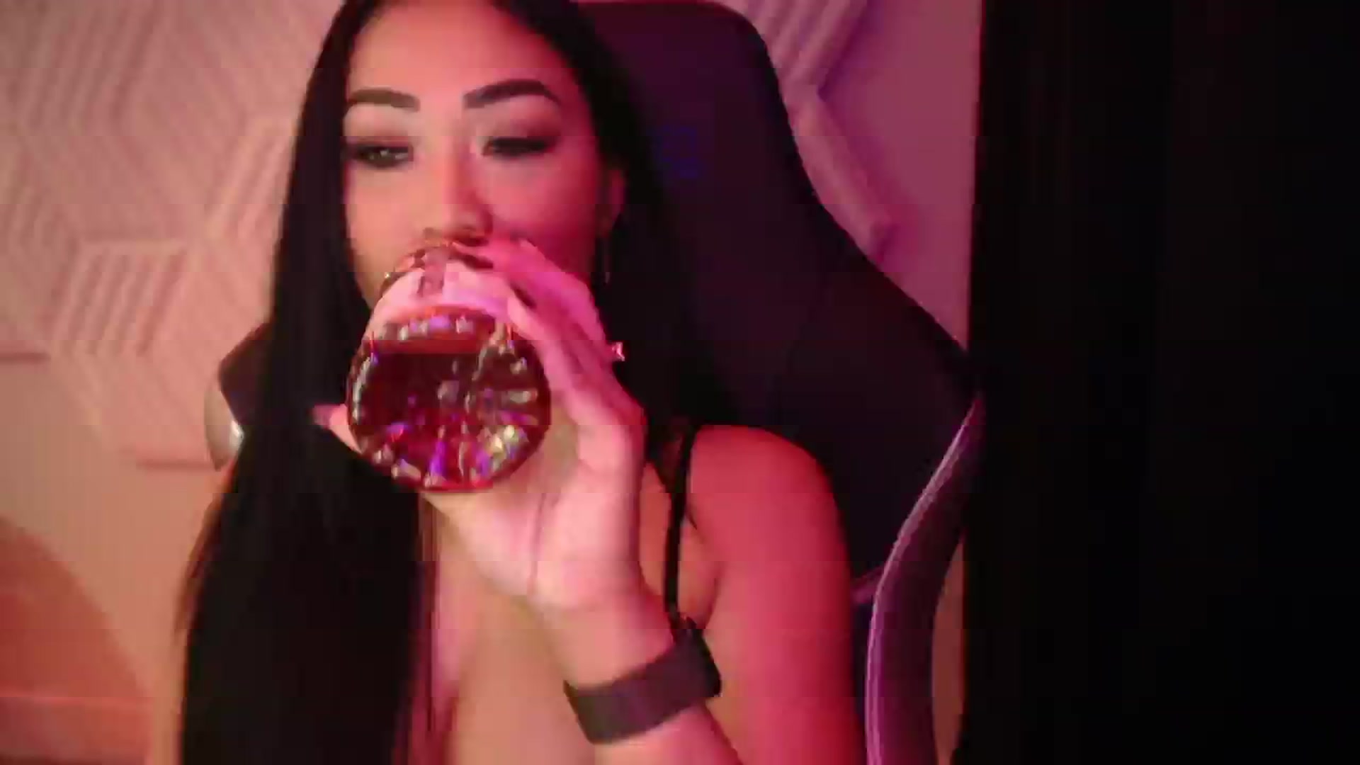 Gallery image thumbnail from SinCityVEE's myfreecams stream on, 11/13/2024, 08:05 image 4 of 20