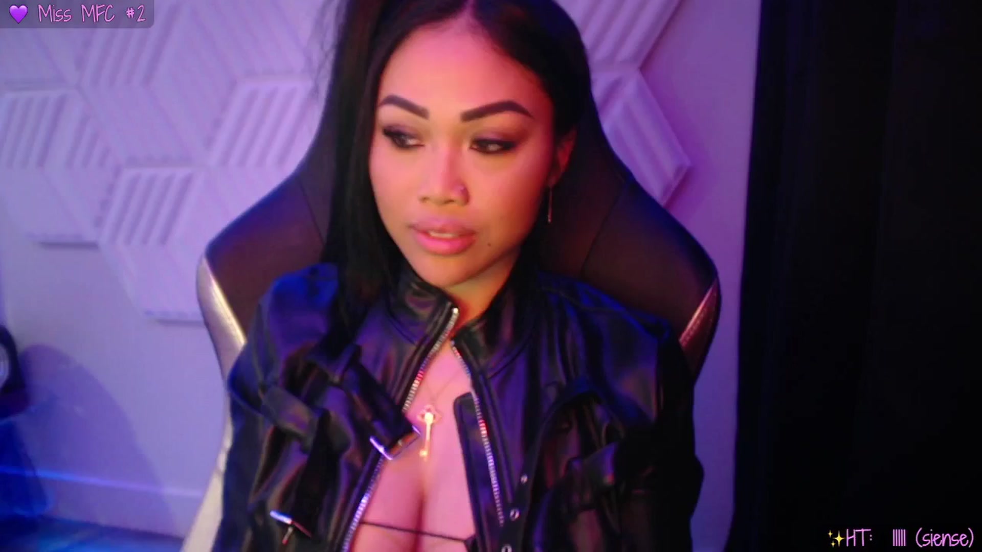 Gallery image thumbnail from SinCityVEE's myfreecams stream on, 11/14/2024, 08:23 image 13 of 20
