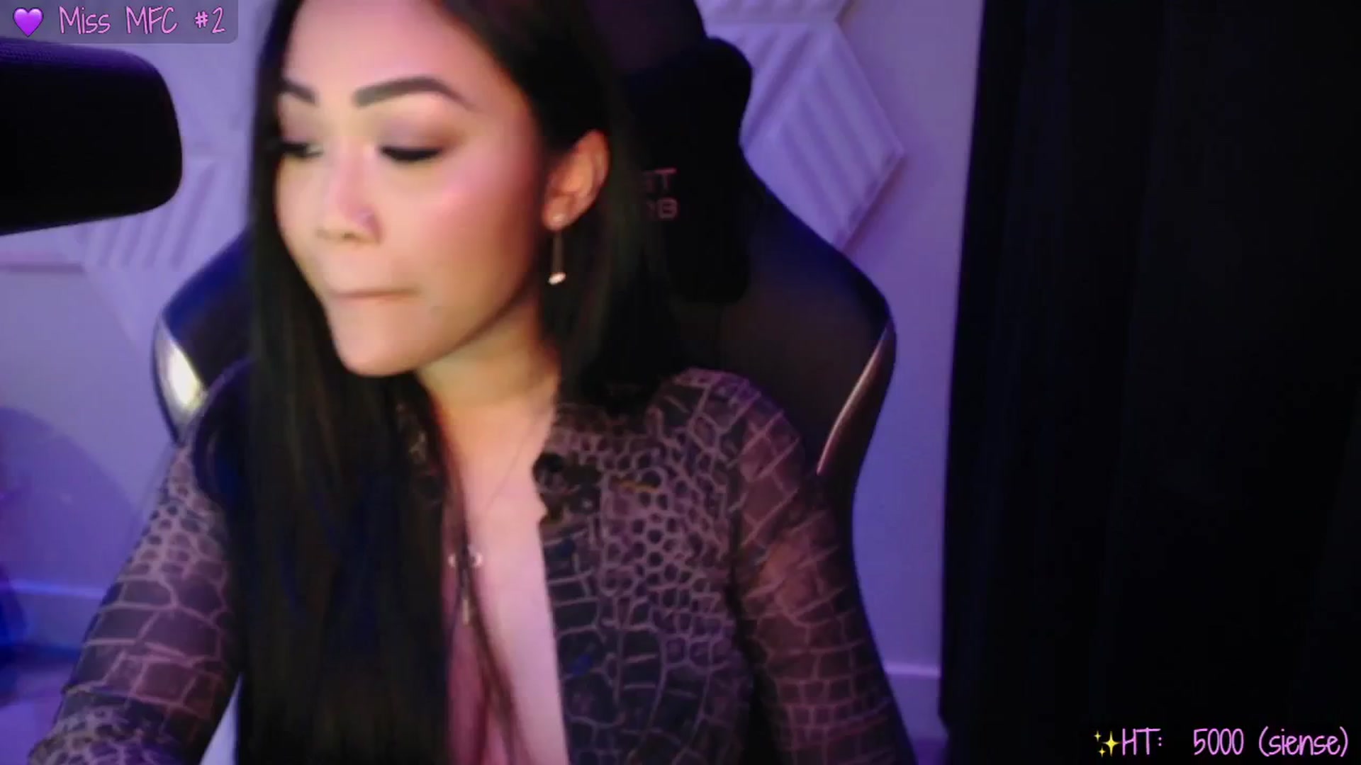 Gallery image thumbnail from SinCityVEE's myfreecams stream on, 11/20/2024, 09:58 image 8 of 20