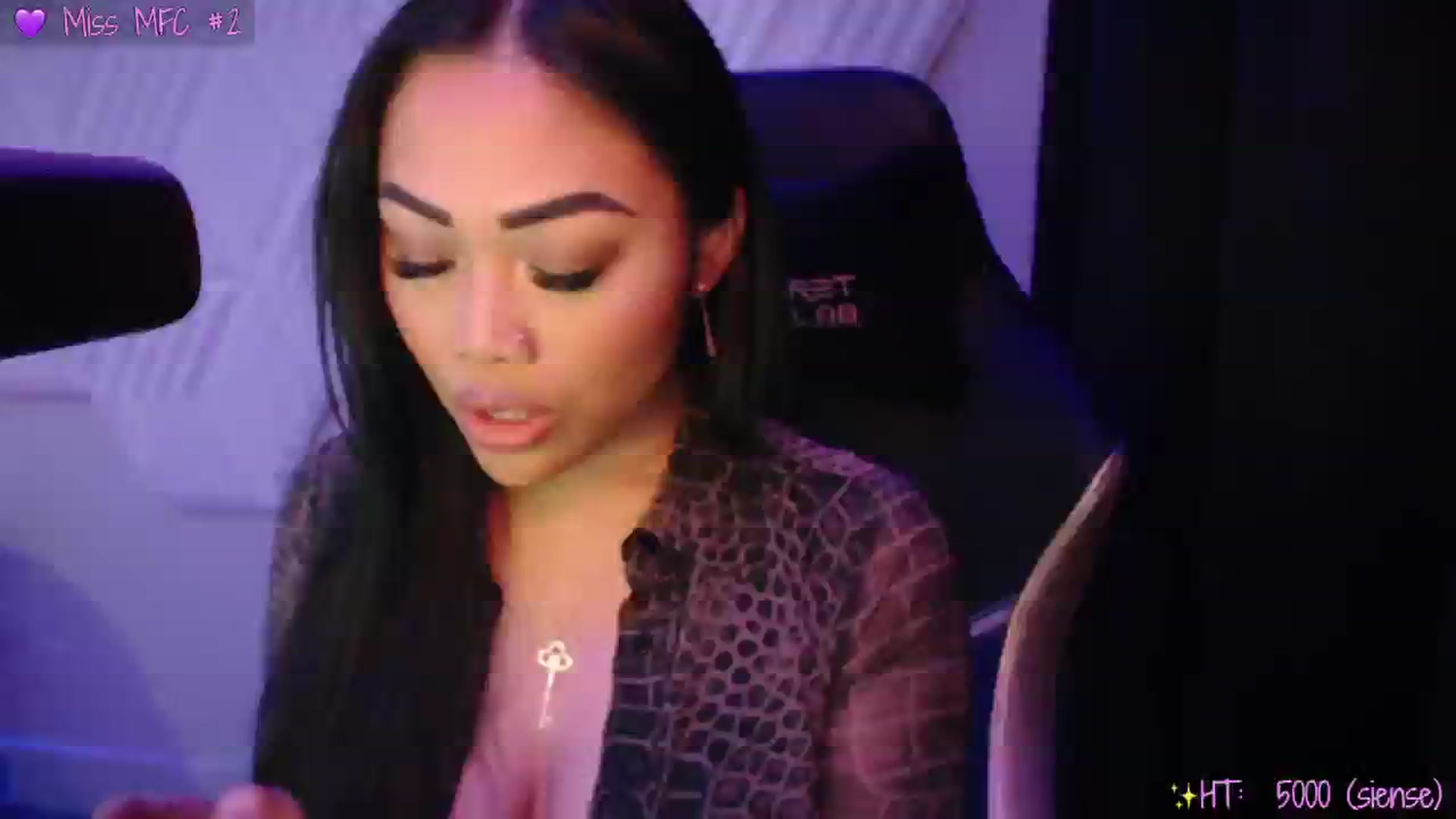 Gallery image thumbnail from SinCityVEE's myfreecams stream on, 11/20/2024, 09:58 image 4 of 20