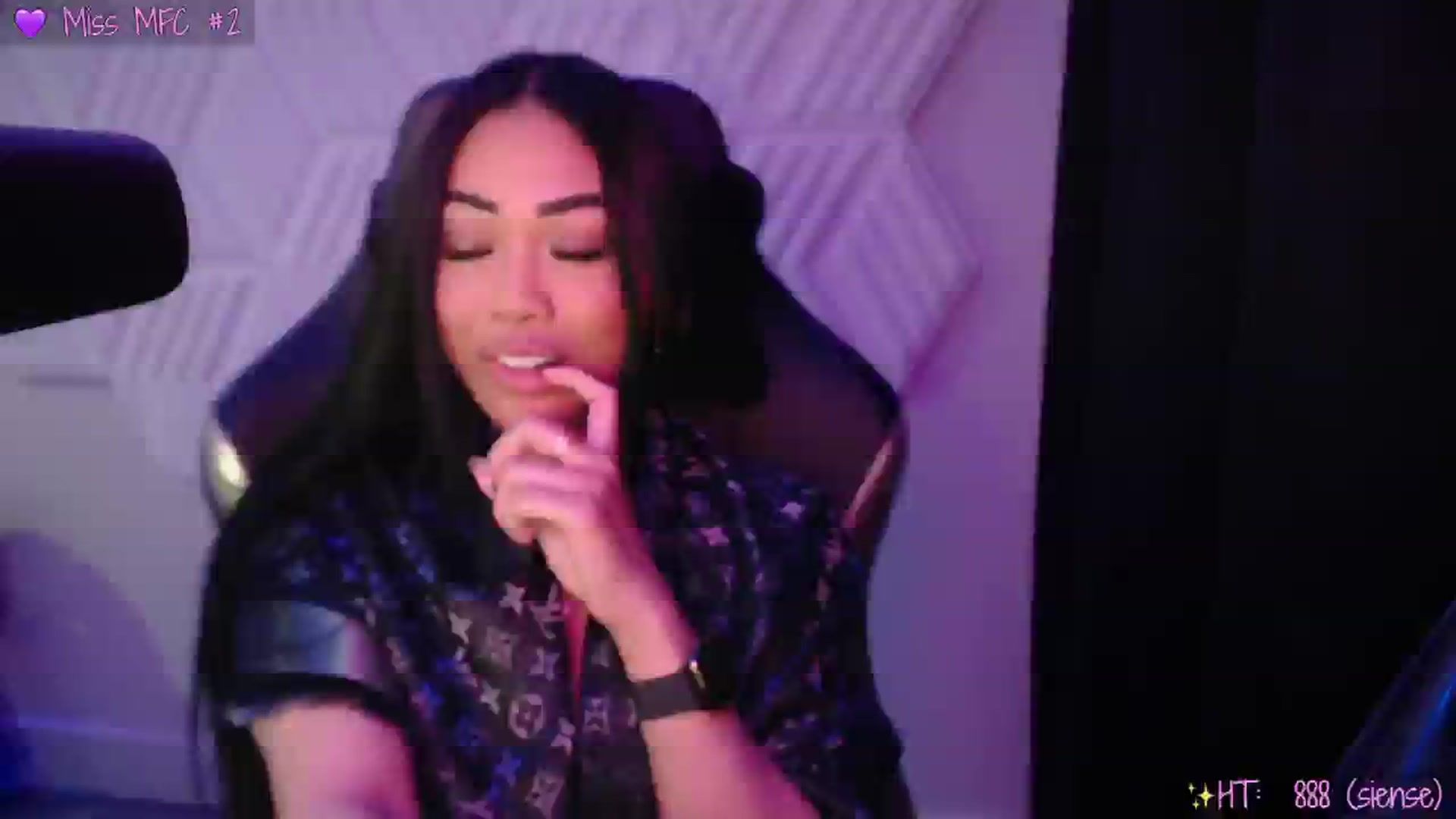 Gallery image thumbnail from SinCityVEE's myfreecams stream on, 11/22/2024, 08:39 image 11 of 20