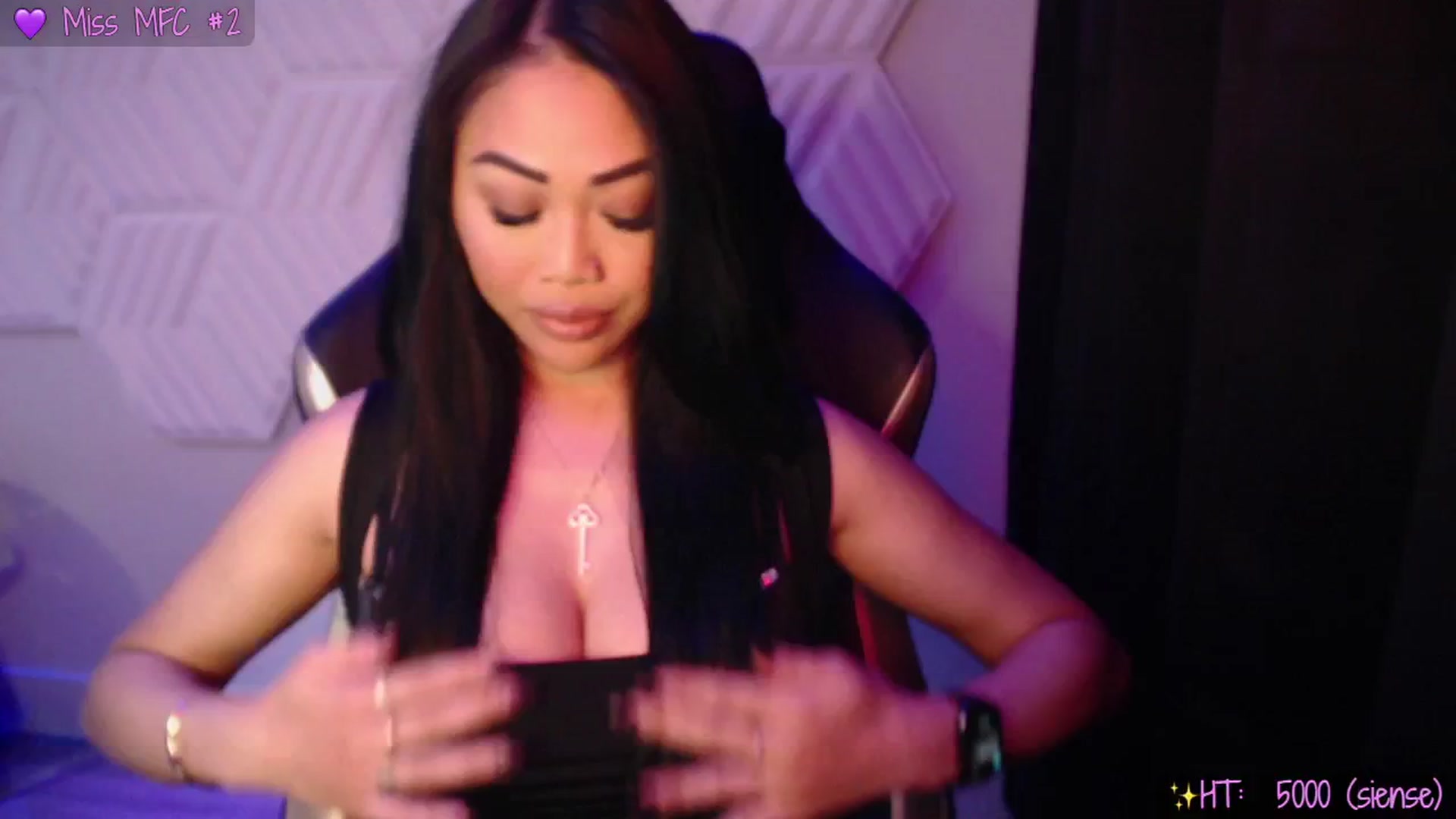 Gallery image thumbnail from SinCityVEE's myfreecams stream on, 11/23/2024, 09:18 image 5 of 20