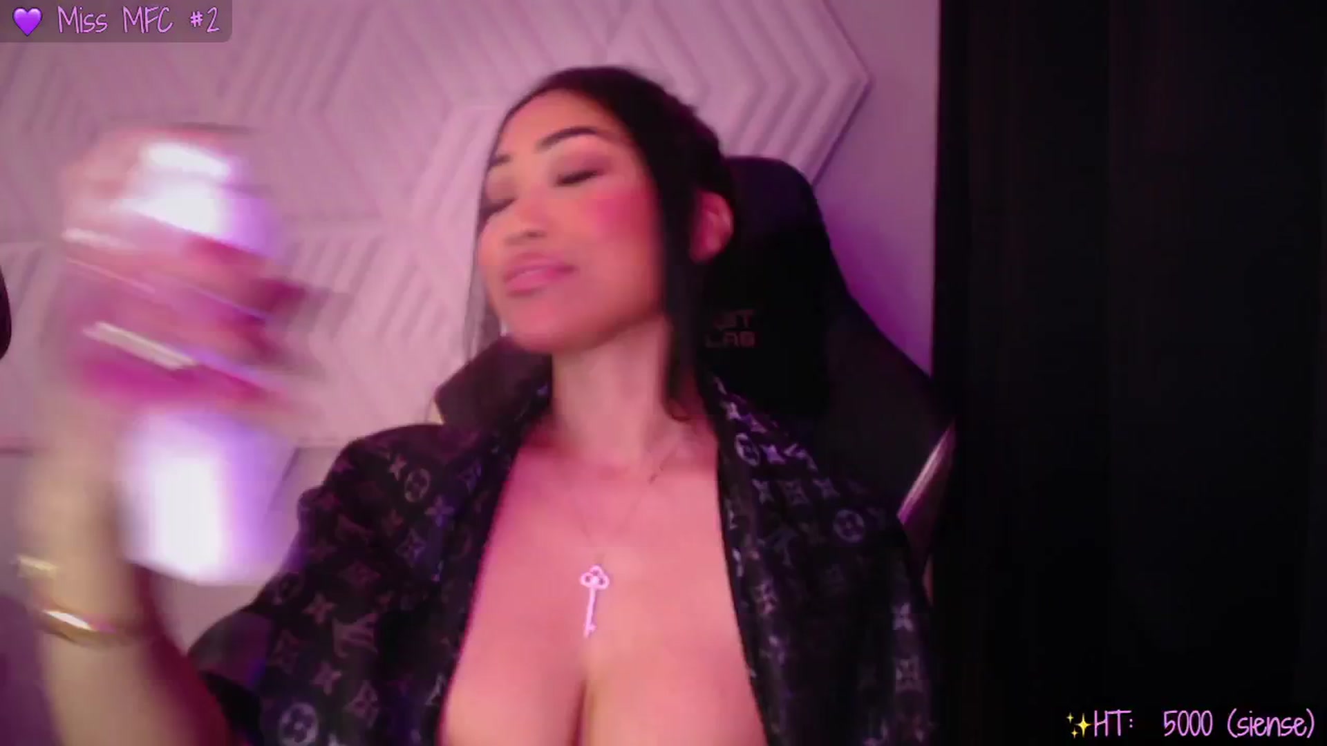 Gallery image thumbnail from SinCityVEE's myfreecams stream on, 11/24/2024, 10:53 image 3 of 20