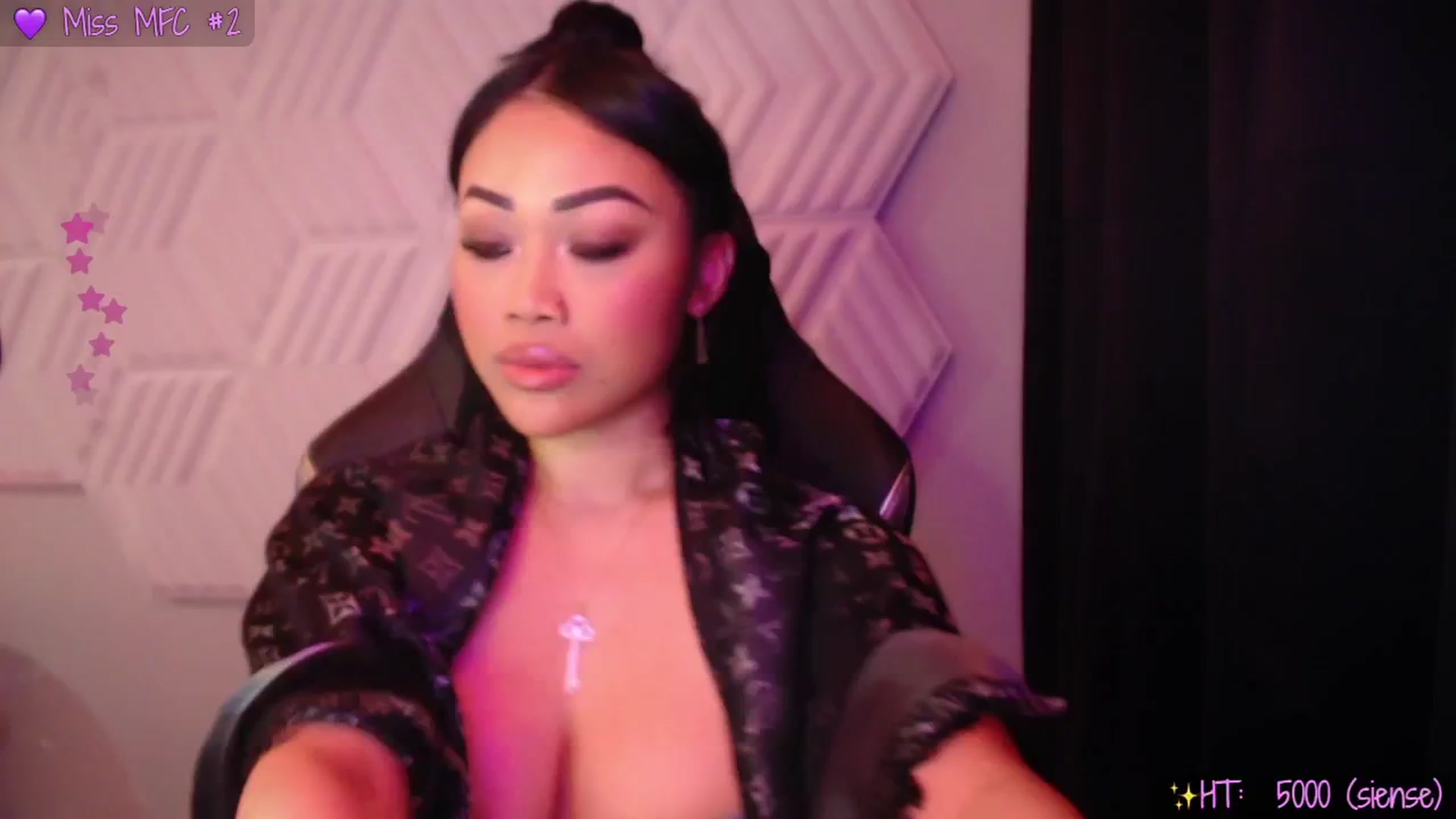 Gallery image thumbnail from SinCityVEE's myfreecams stream on, 11/24/2024, 10:53 image 2 of 20