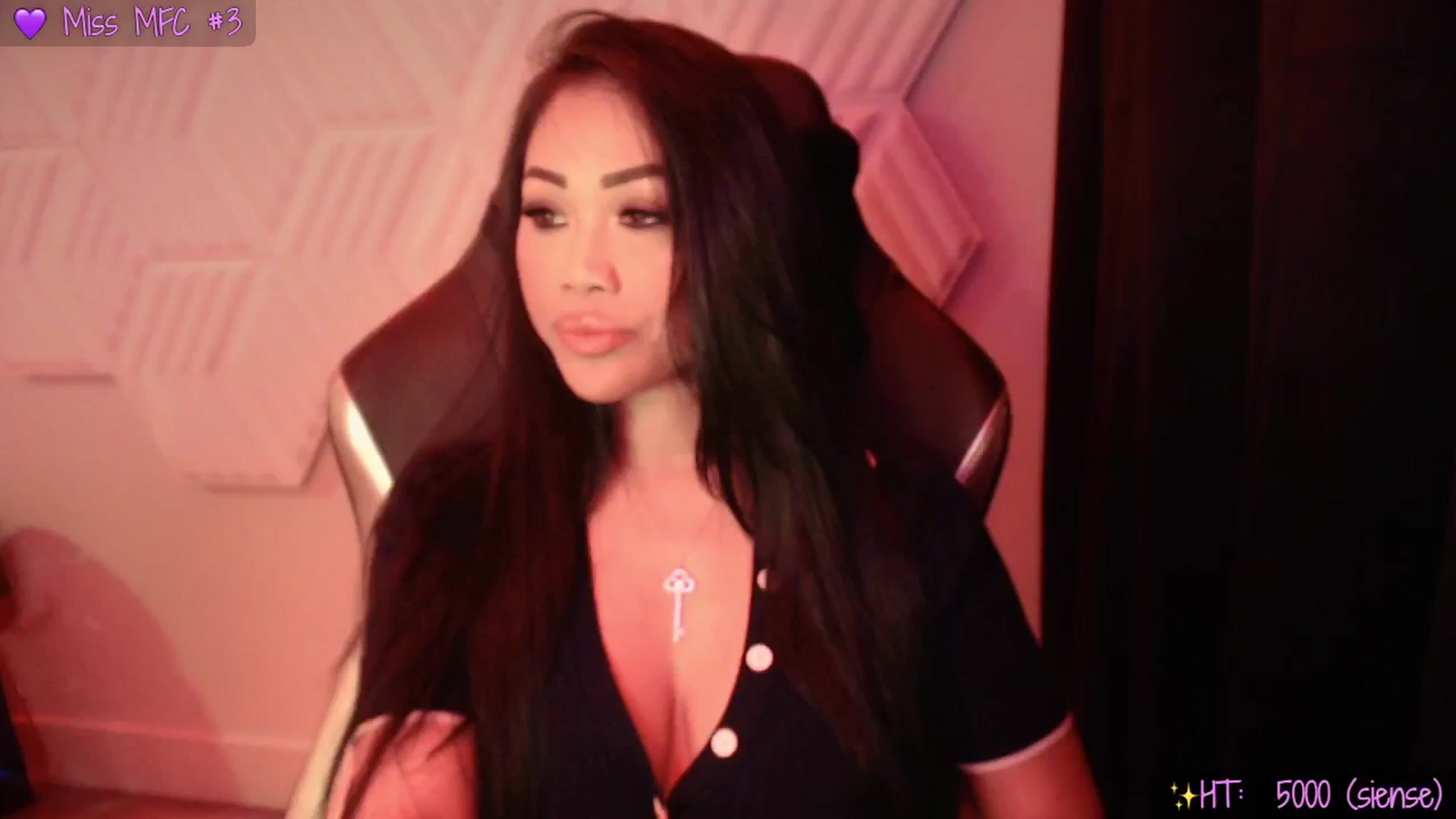 Gallery image thumbnail from SinCityVEE's myfreecams stream on, 11/28/2024, 07:41 image 5 of 20