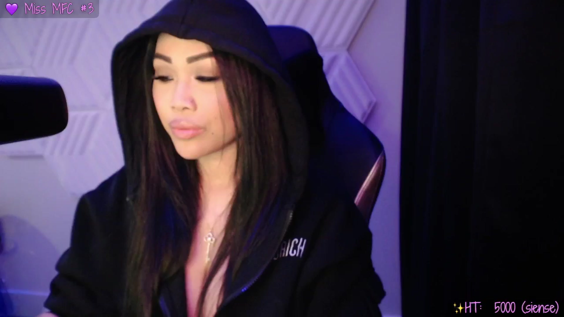Gallery image thumbnail from SinCityVEE's myfreecams stream on, 11/30/2024, 08:41 image 13 of 20