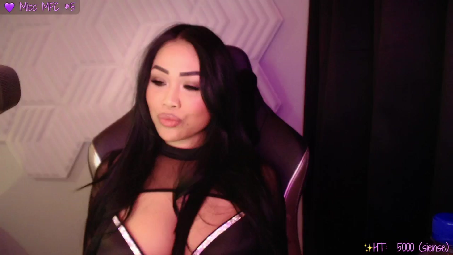 Gallery image thumbnail from SinCityVEE's myfreecams stream on, 12/06/2024, 10:35 image 2 of 20