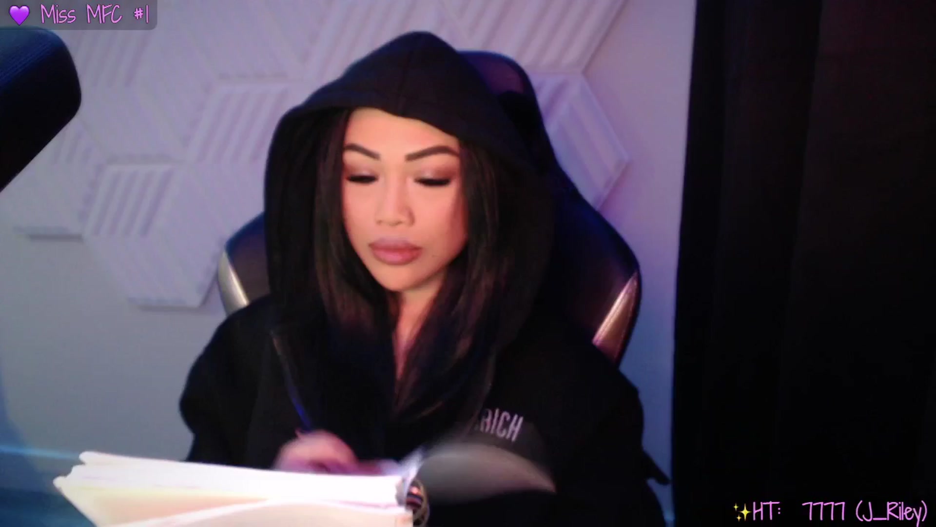 Gallery image thumbnail from SinCityVEE's myfreecams stream on, 01/04/2025, 09:27 image 4 of 20