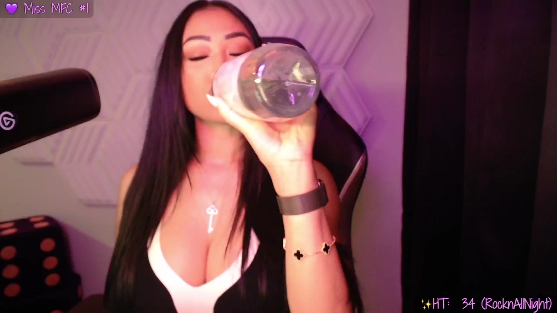 Gallery image thumbnail from SinCityVEE's myfreecams stream on, 01/08/2025, 06:27 image 4 of 20