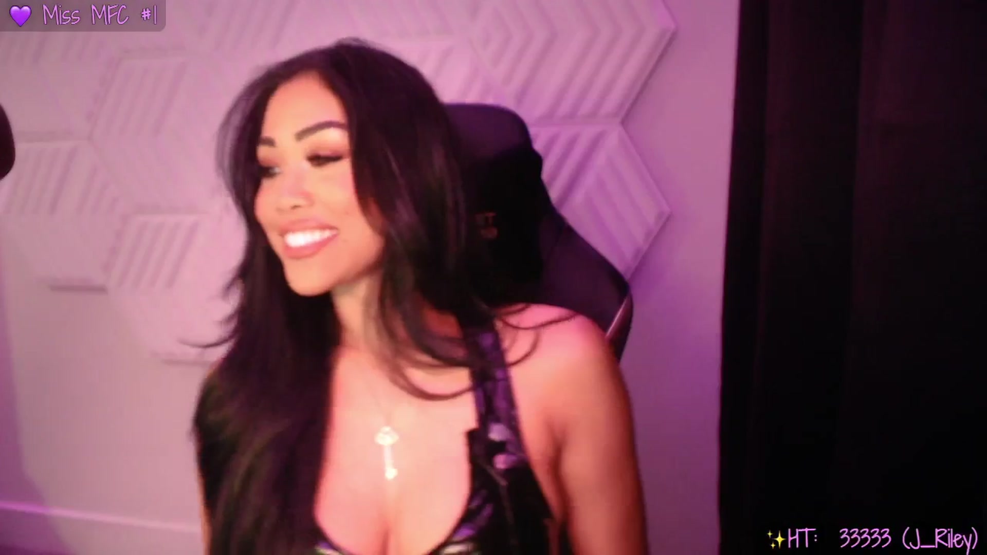 Gallery image thumbnail from SinCityVEE's myfreecams stream on, 01/13/2025, 07:31 image 12 of 20