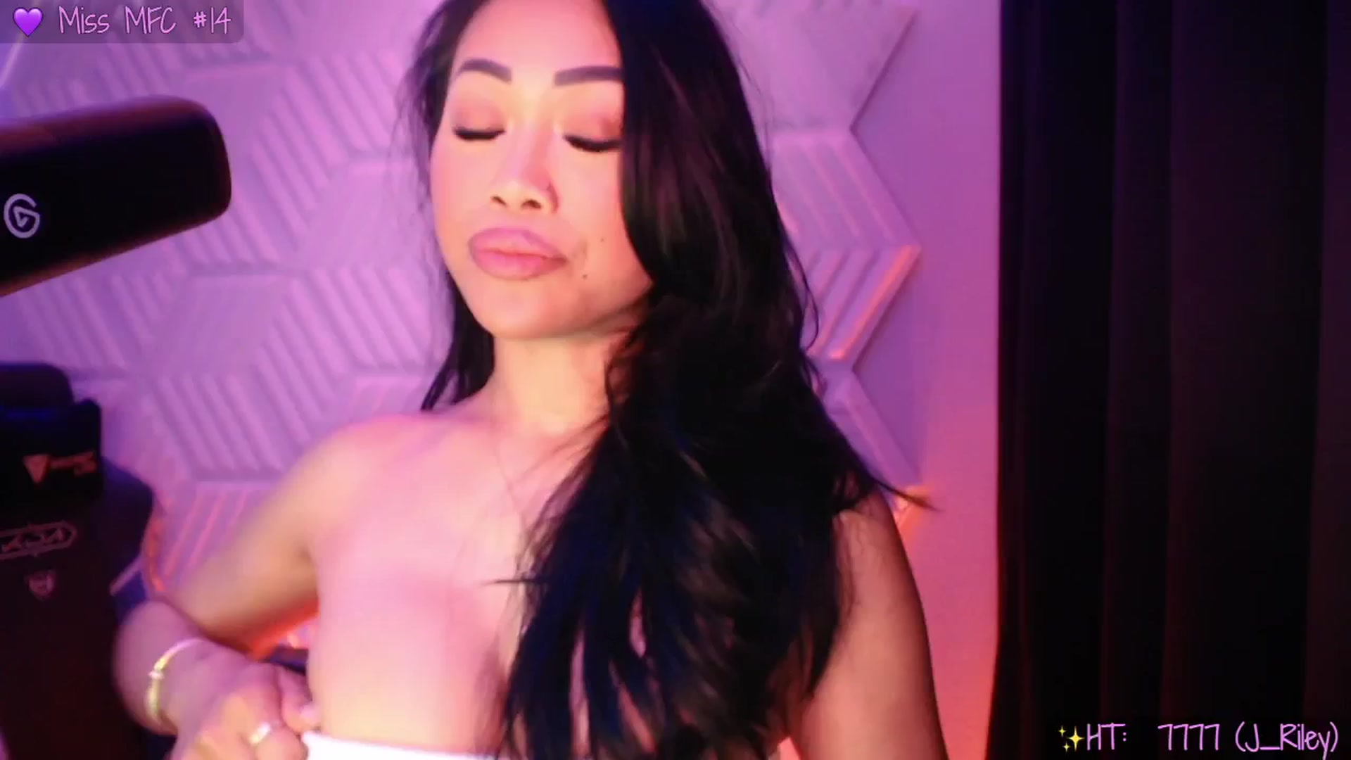 Gallery image thumbnail from SinCityVEE's myfreecams stream on, 03/02/2025, 10:10 image 7 of 20