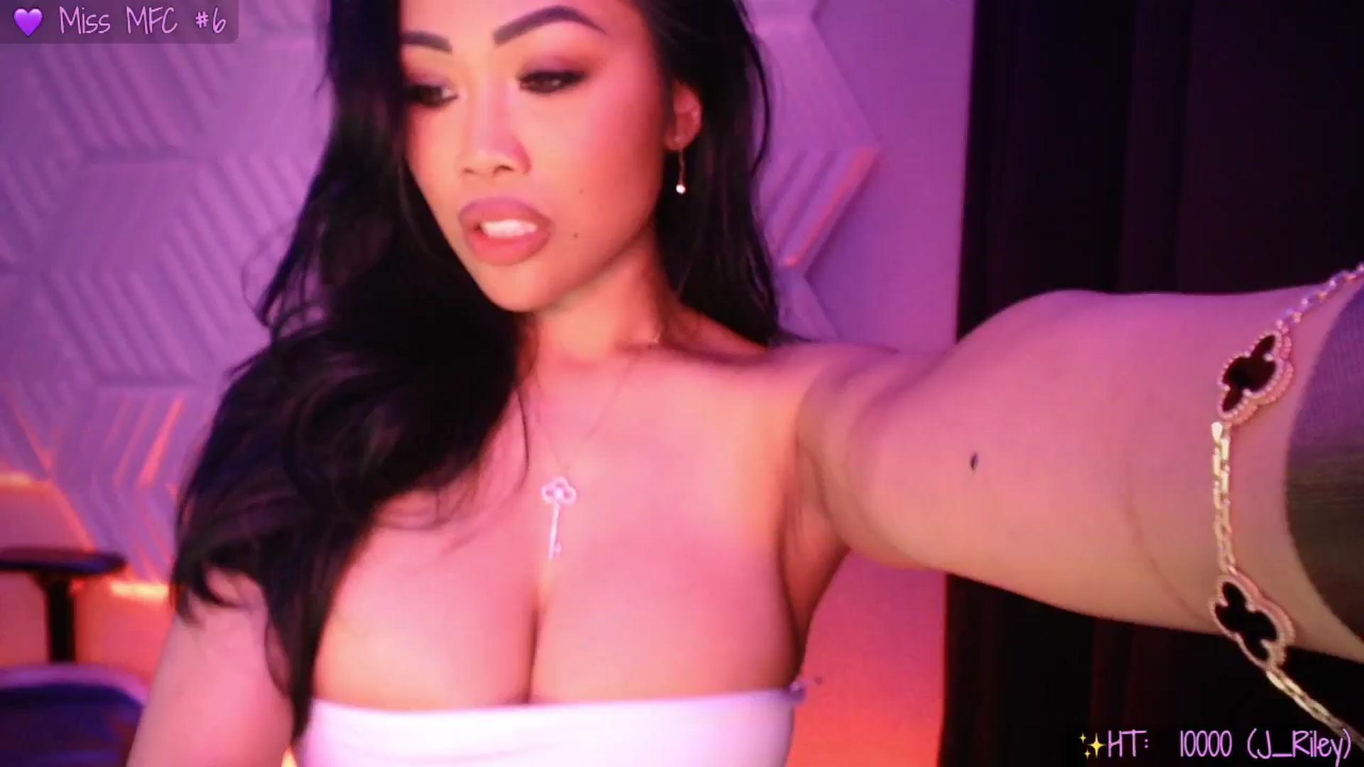 Gallery image thumbnail from SinCityVEE's myfreecams stream on, 03/02/2025, 10:10 image 15 of 20